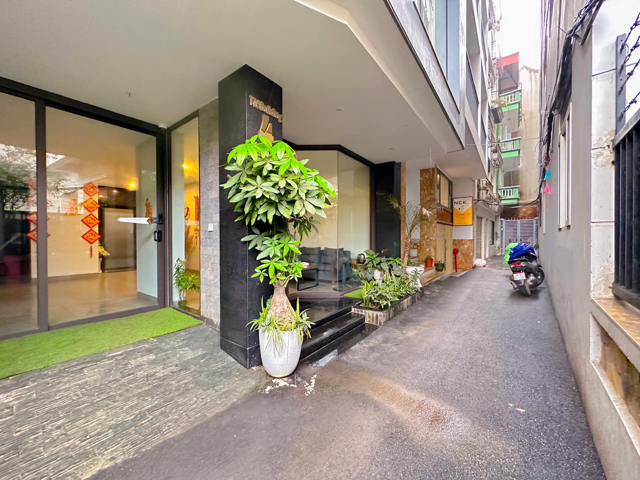 Bán toà nhà Apartment,Tô Ngọc Vân, Tây Hồ 85m2 x8Tầng, MT 7M, doanh thu 1tỷ/năm, giá 26 tỷ