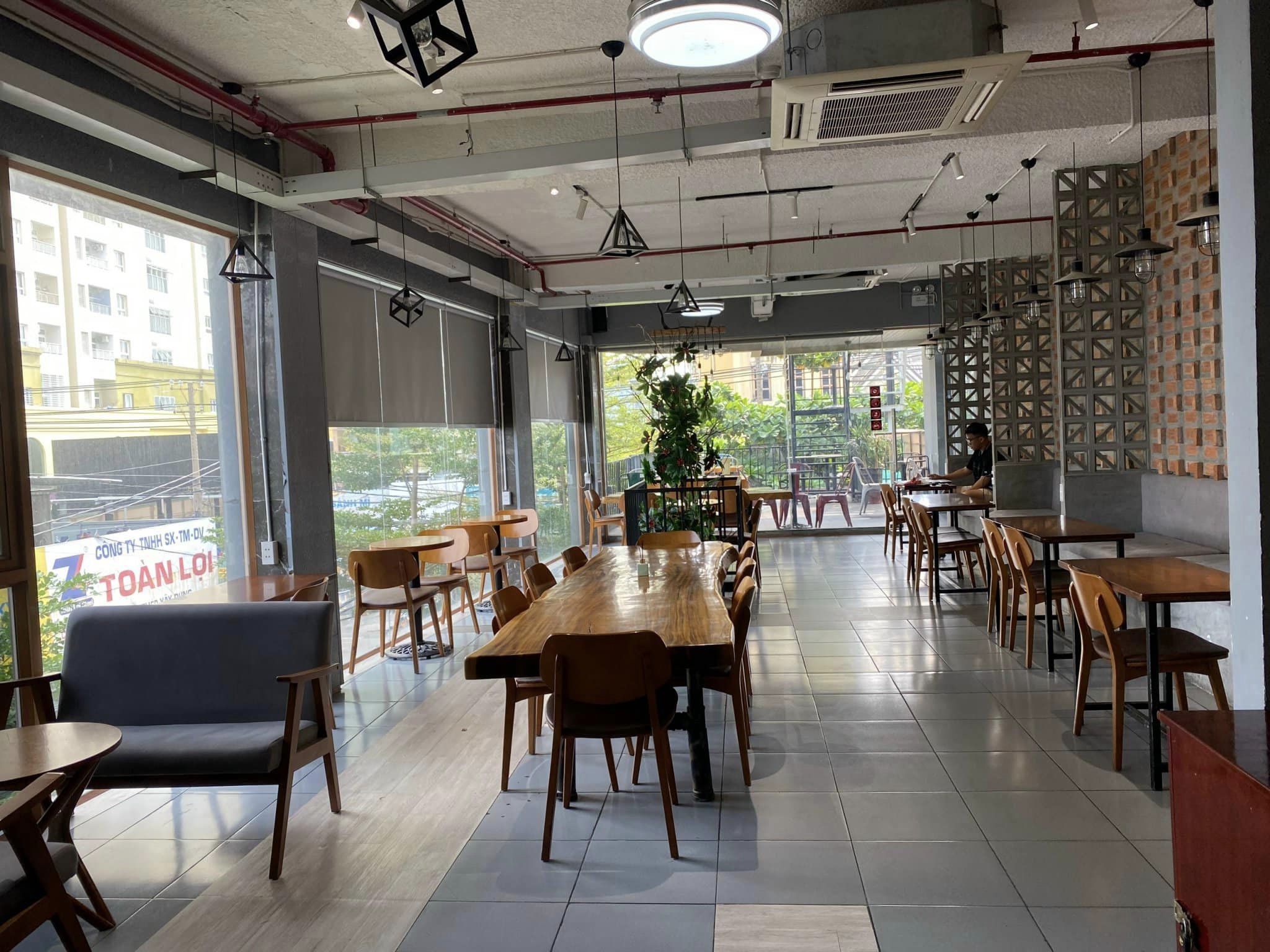 BÁN TÒA NHÀ VP, LÔ GÓC 2 MT Âu Cơ, Tân Bình 9 tầng 160m2 (5,5x30). KD đỉnh. Giá chỉ 42 tỷ.