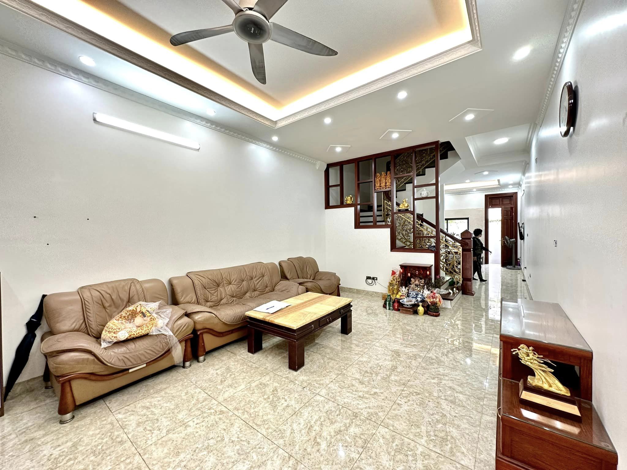 Nhà Mặt Phố Nguyễn Khoái, HBT, 99m2, MT 4.1m, KD Siêu Đỉnh, Chỉ 8.5 Tỷ