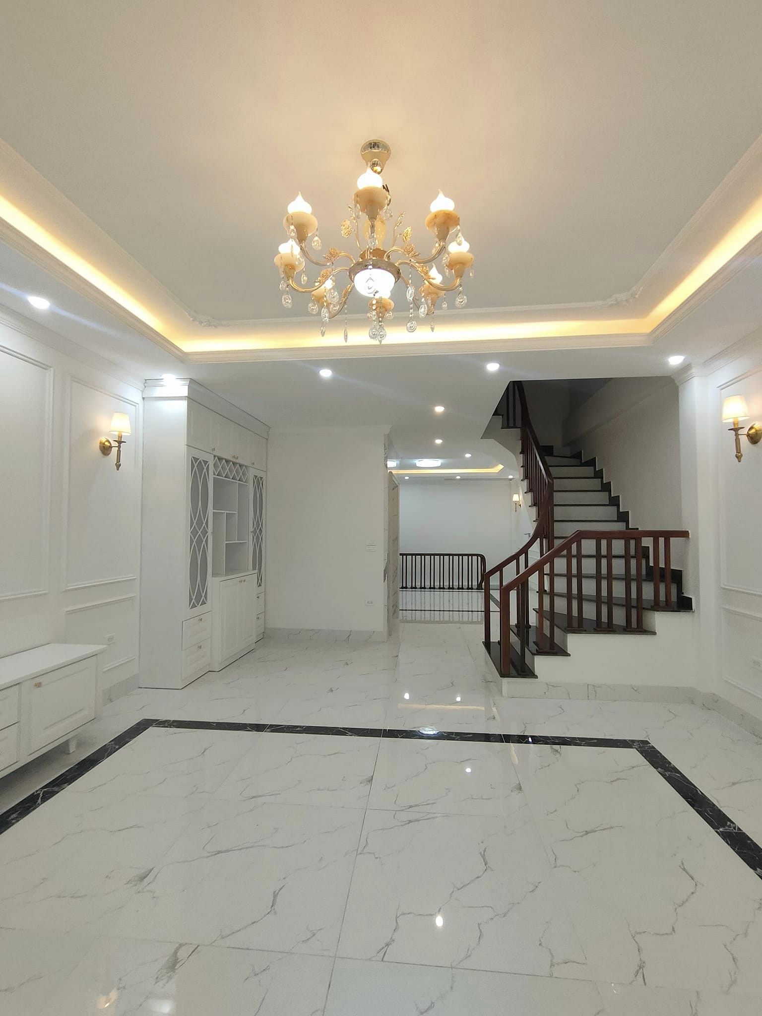 BÁN NHÀ NGUYỄN VĂN CỪ 10,5 TỶ 70m x 5 TẦNG THANG MÁY NHẬP KHẨU THIẾT KẾ HIỆN ĐẠI