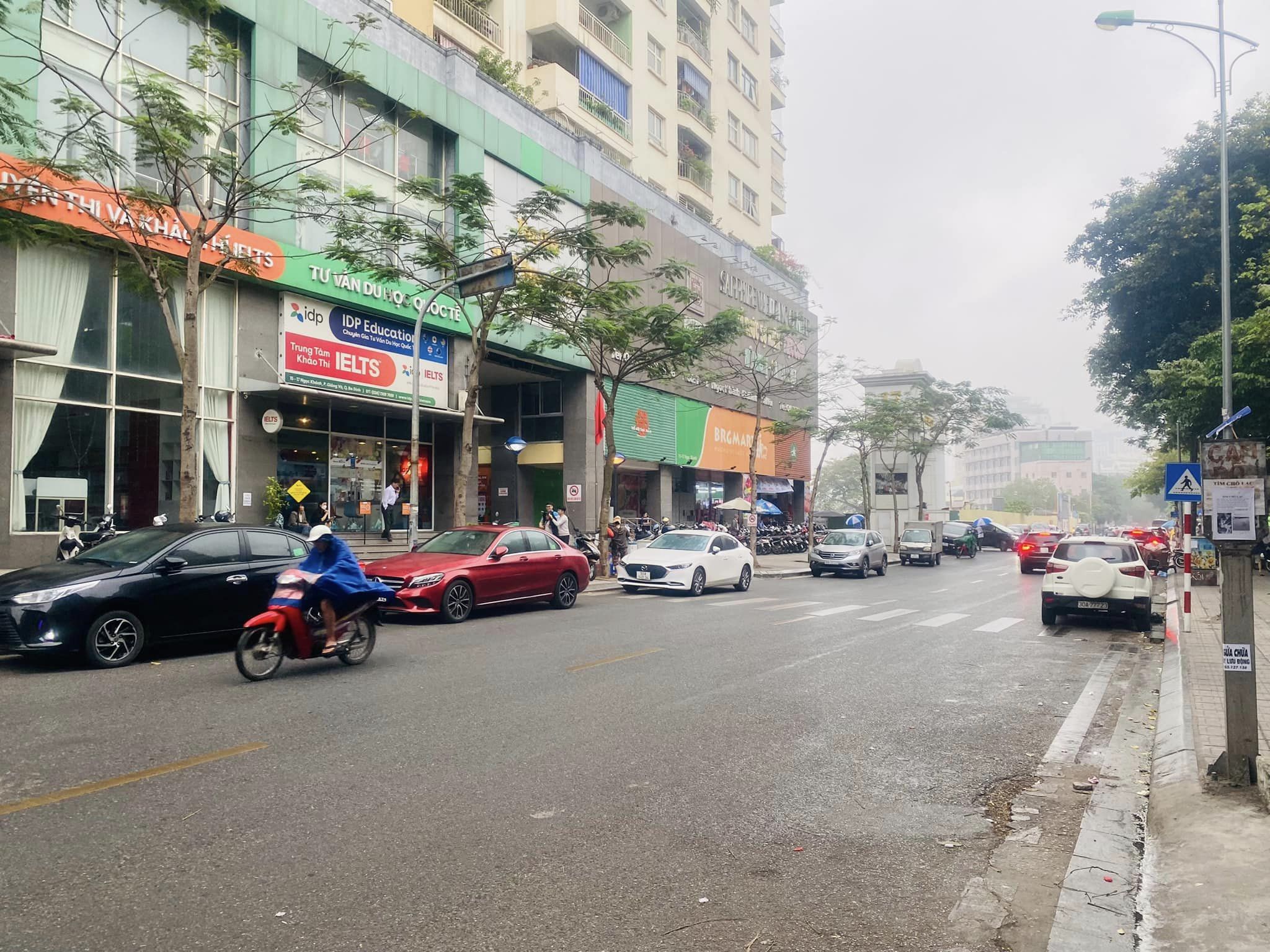 Cho thuê nguyên nhà mặt phố Ngọc Khánh, Ba Đình 44m2, 5 tầng giá 27tr/T