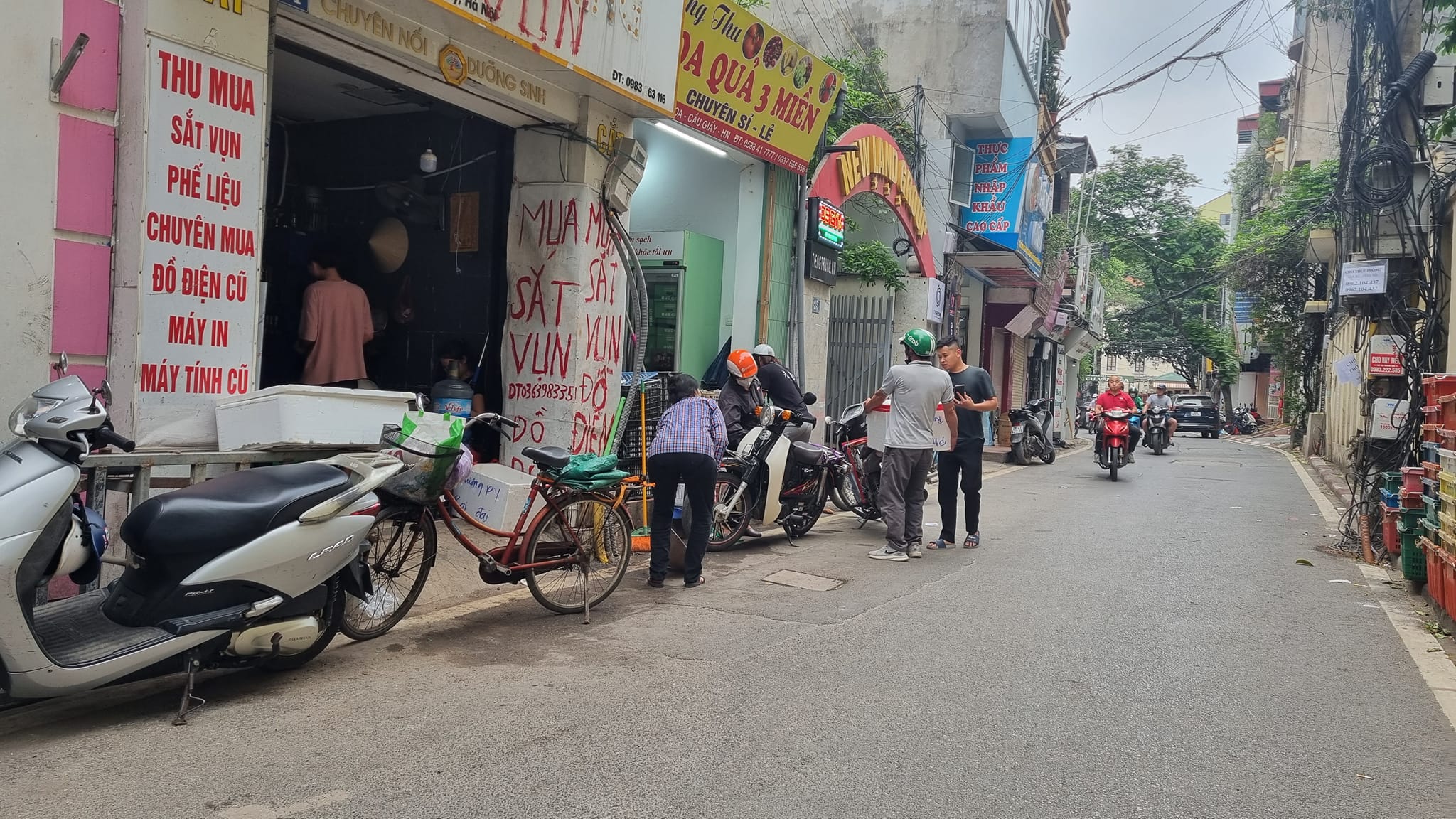 BÁN NHÀ CẦU GIẤY 62M MẶT TIỀN 4M GIÁ 11,9 TỶ SÁT PHỐ CẦU GIẤY ĐƯỜNG OTO TRÁNH KINH DOANH TUYỆT VỜI