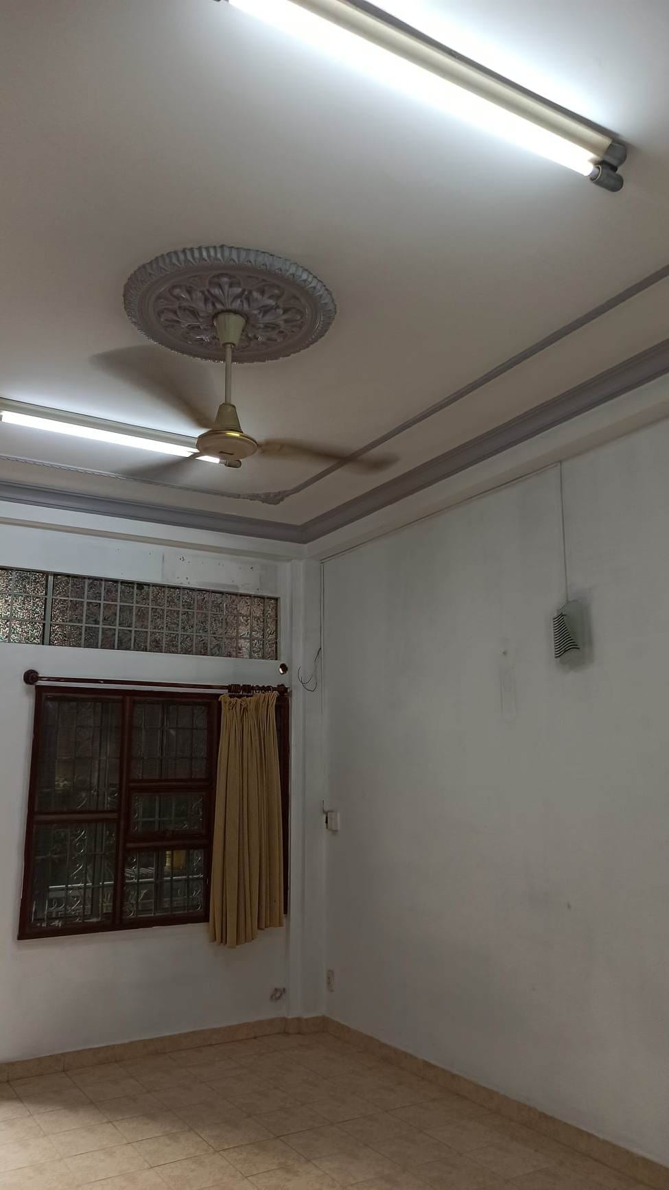 HIẾM:NHÀ 3 TẦNG.MTKD.ĐƯỜNG NGUYỄN ÁNH THỦ,QUẬN 12.DT:200M2-GIÁ 11 TỶ 7 TL