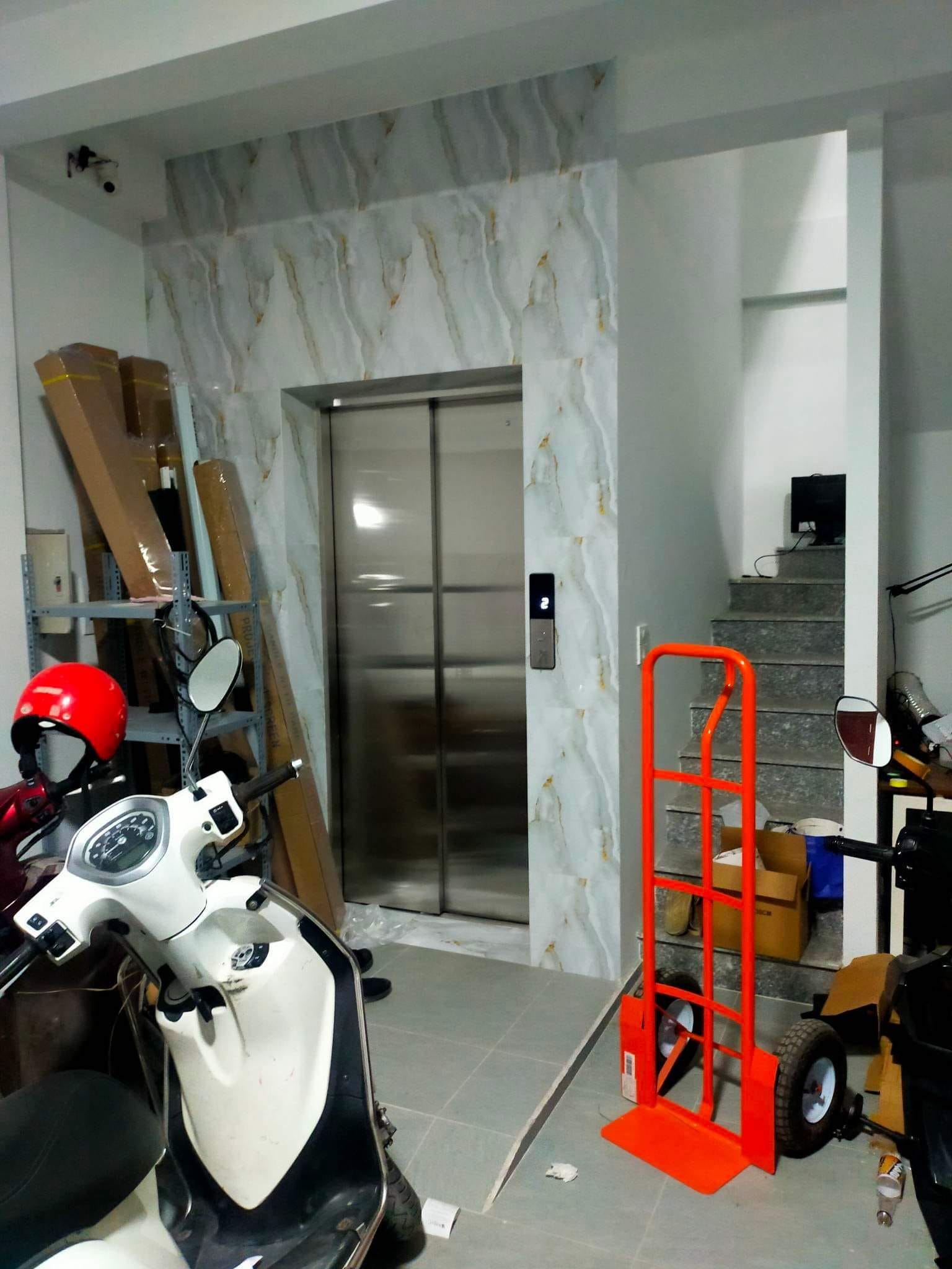 Bán Nhà Ngõ 42 Phố Trần Bình Cầu Giấy 40m2 x 5 T x MT 5.4m x 8.5 tỷ. Thang Máy.Kinh Doanh.