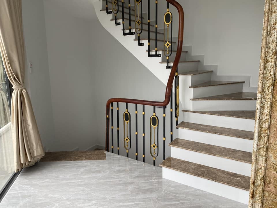 Gấp, cần cho thuê gấp căn Kẻ Tạnh, Giang Biên, thông sàn các tầng nhà làm gì cũng được.