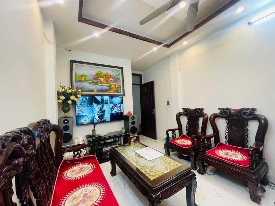 Nhà Mặt Phố Chùa Quỳnh, HBT, 30m2, 5 tầng, MT 4.1m, KD, Tặng Nội Thất, Chỉ 8.9 Tỷ