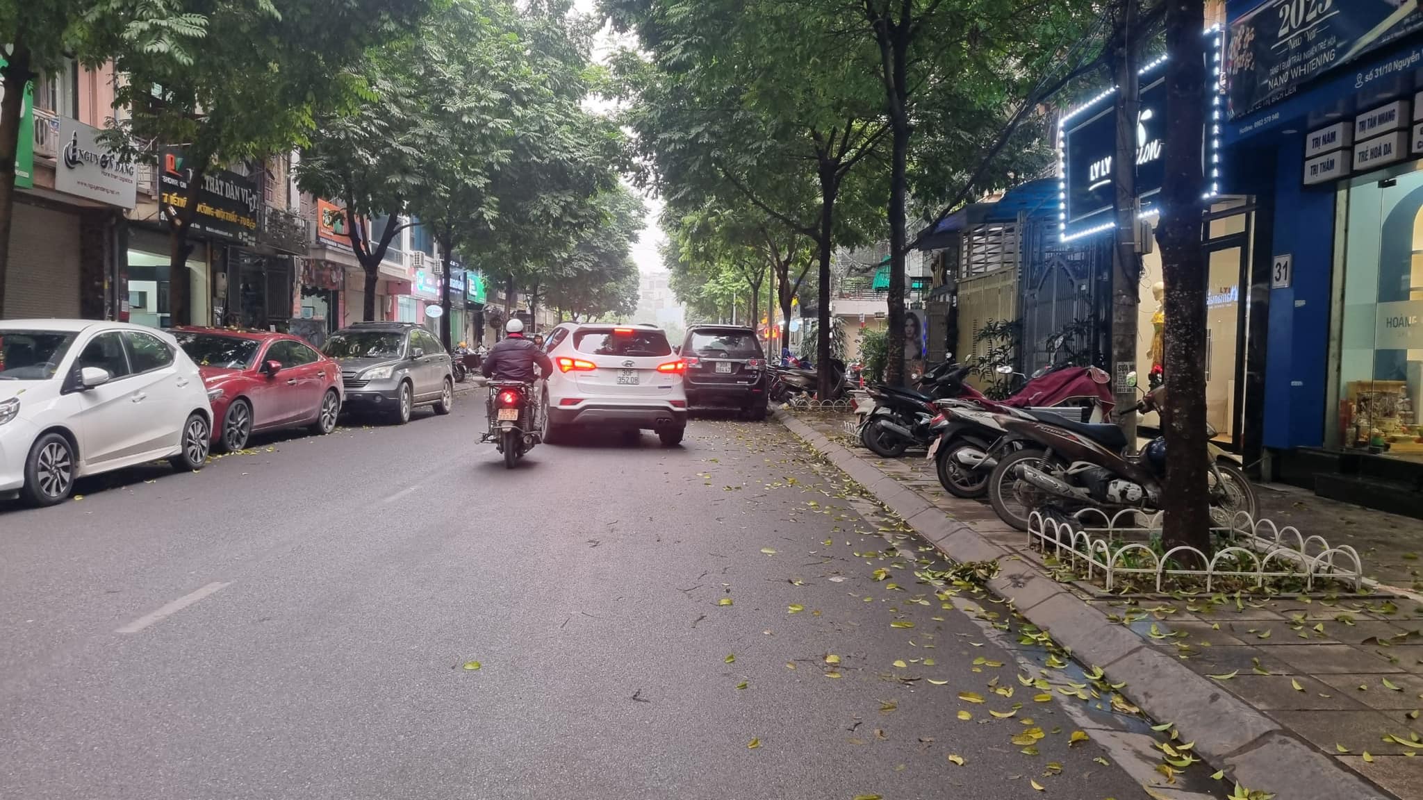 Cần Tiền Bán Nhà Đường Nguyễn Văn Huyên Dt 65m2 5 tầng Mt 4.2m Giá 19 tỷ Cầu Giấy