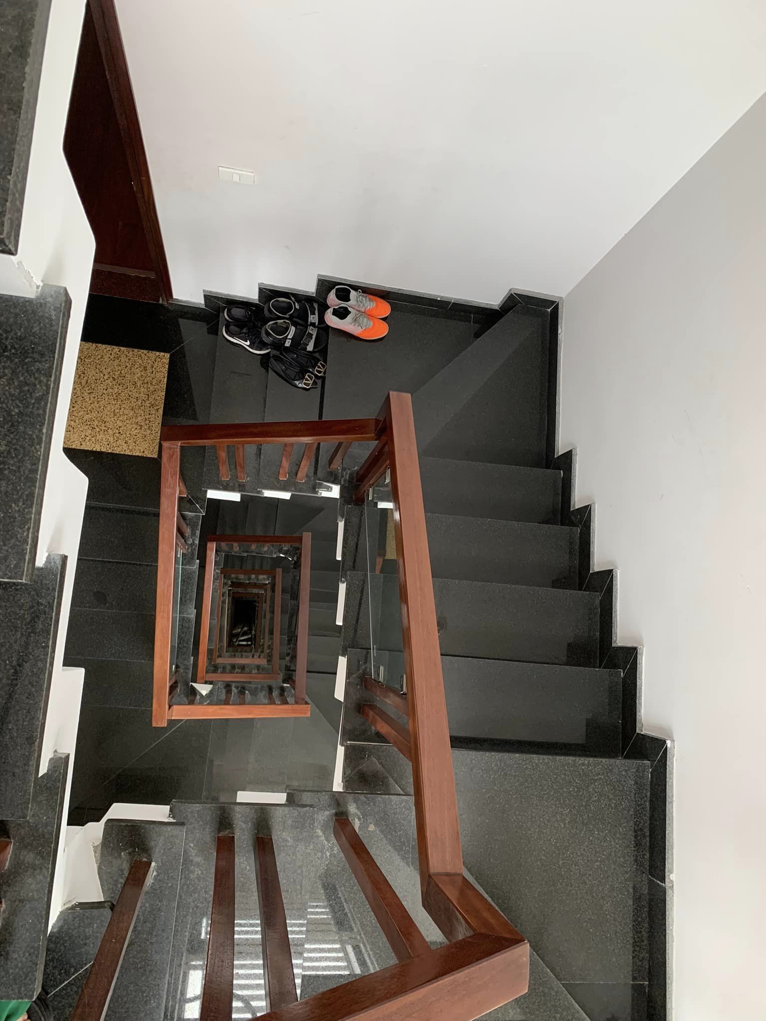 Bán Nhà Mặt Phố Phan Văn Trường Dt 65m2 6 tầng Mt 6.65m Giá 32 tỷ Cầu Giấy