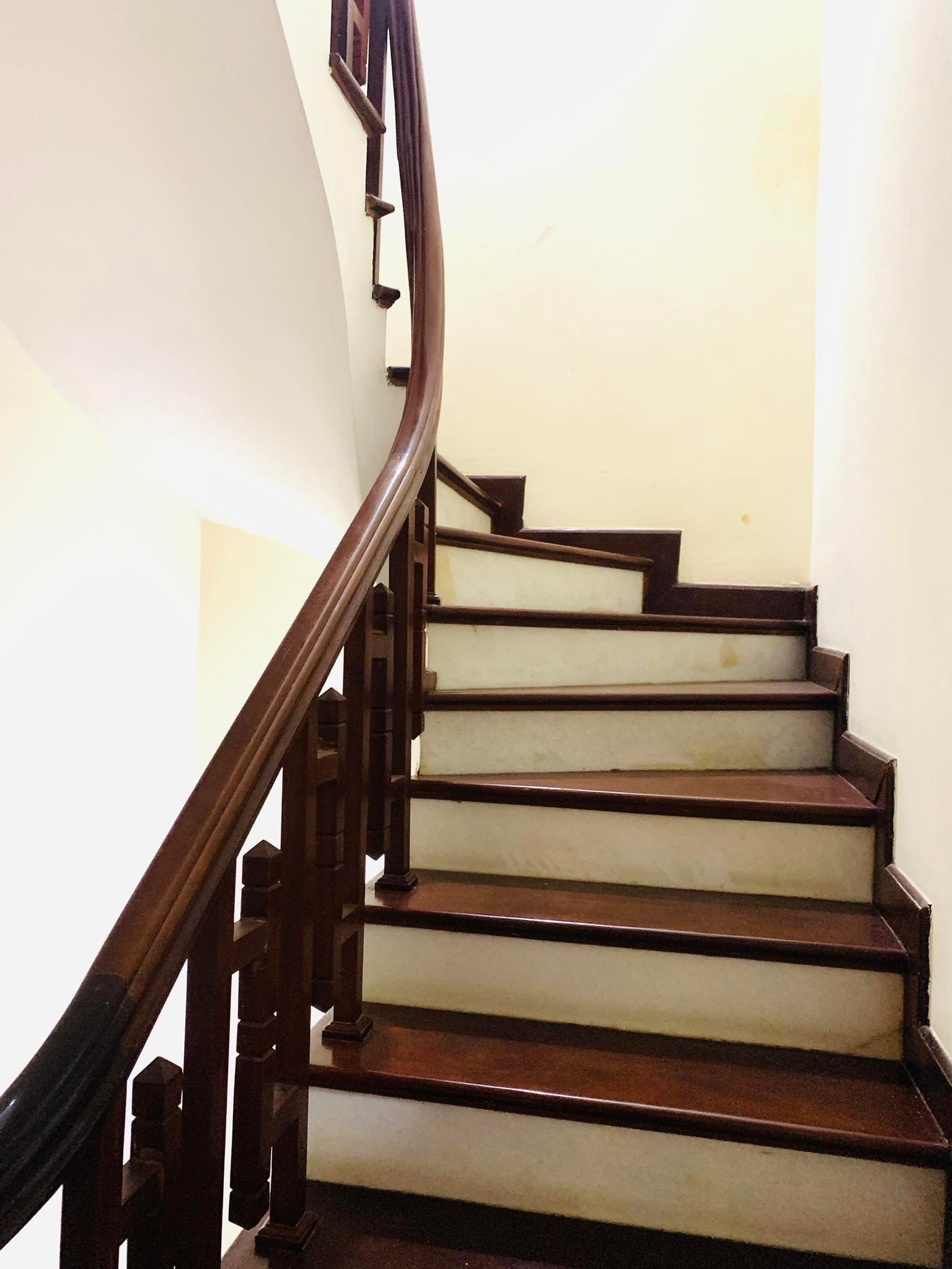 Bán Nhà Mặt Phố Đường Cầu Giấy Dt 105m2 3 tầng Mt 7m Giá 65 tỷ Cầu Giấy