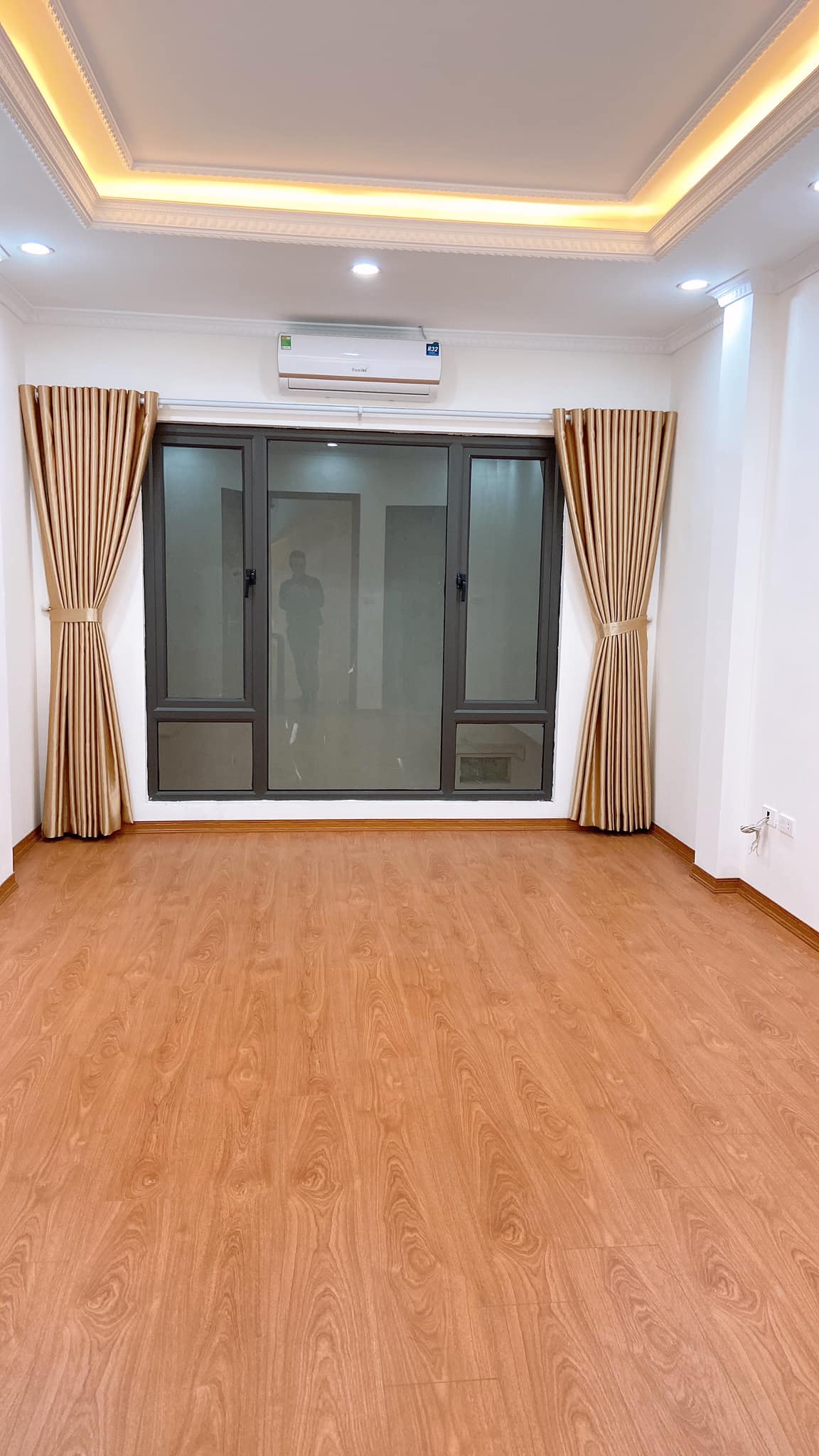 NHÀ ĐẸP ĐỐNG ĐA - SÁT PHỐ - BA GÁC ĐỖ CỬA - NHÀ MỚI - NỞ HẬU - 2 THOÁNG.