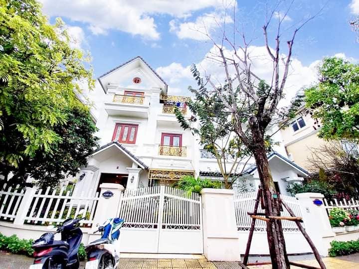 BÁN BIỆT THỰ VÕ CHÍ CÔNG - XUÂN LA - TÂY HỒ. DT 200M2. MT 12M. GIÁ 40 TỶ