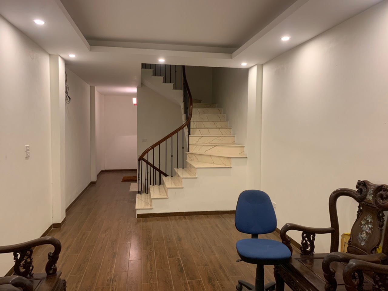 Cần cho thuê gấp nhà tại Thạch Bàn đồ đạc như ảnh có thể vào được luôn.