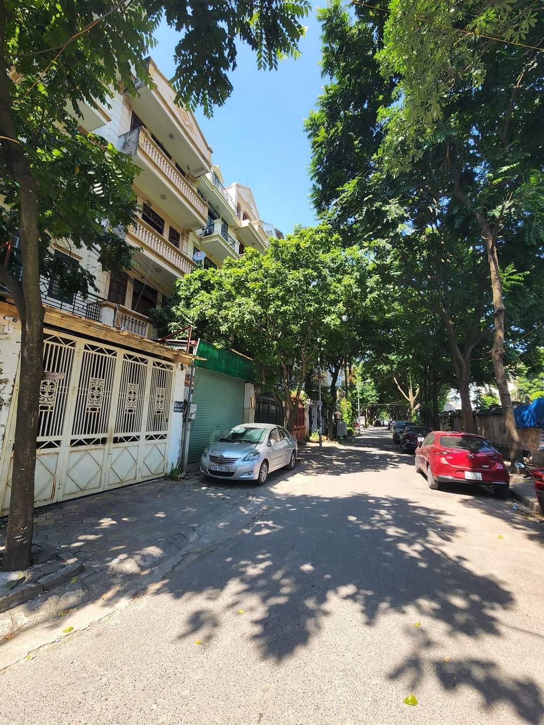 BÁN NHÀ PHỐ TRUNG HÒA - TRUNG KÍNH. DT 100M2. PHÂN LÔ. VỈA HÈ. Ô TÔ TRÁNH. GIÁ 18 TỶ