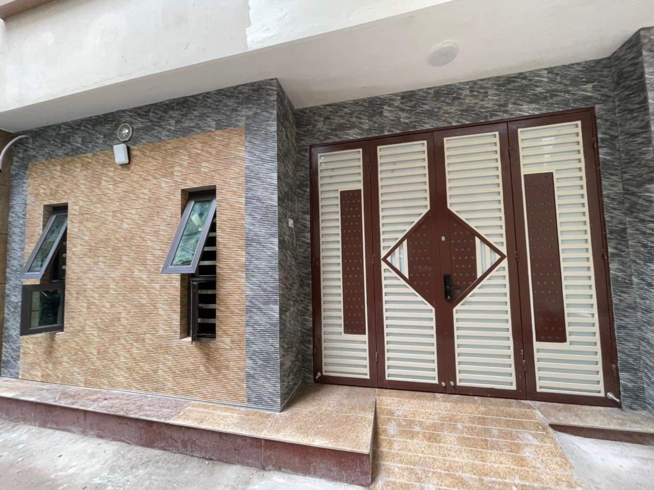 BÁN NHÀ LÔ GÓC ĐẸP, Ô TÔ Ở HOÀNG QUỐC VIỆT CẦU GIẤY 58M2, 5 TẦNG CHỈ 12 TỶ