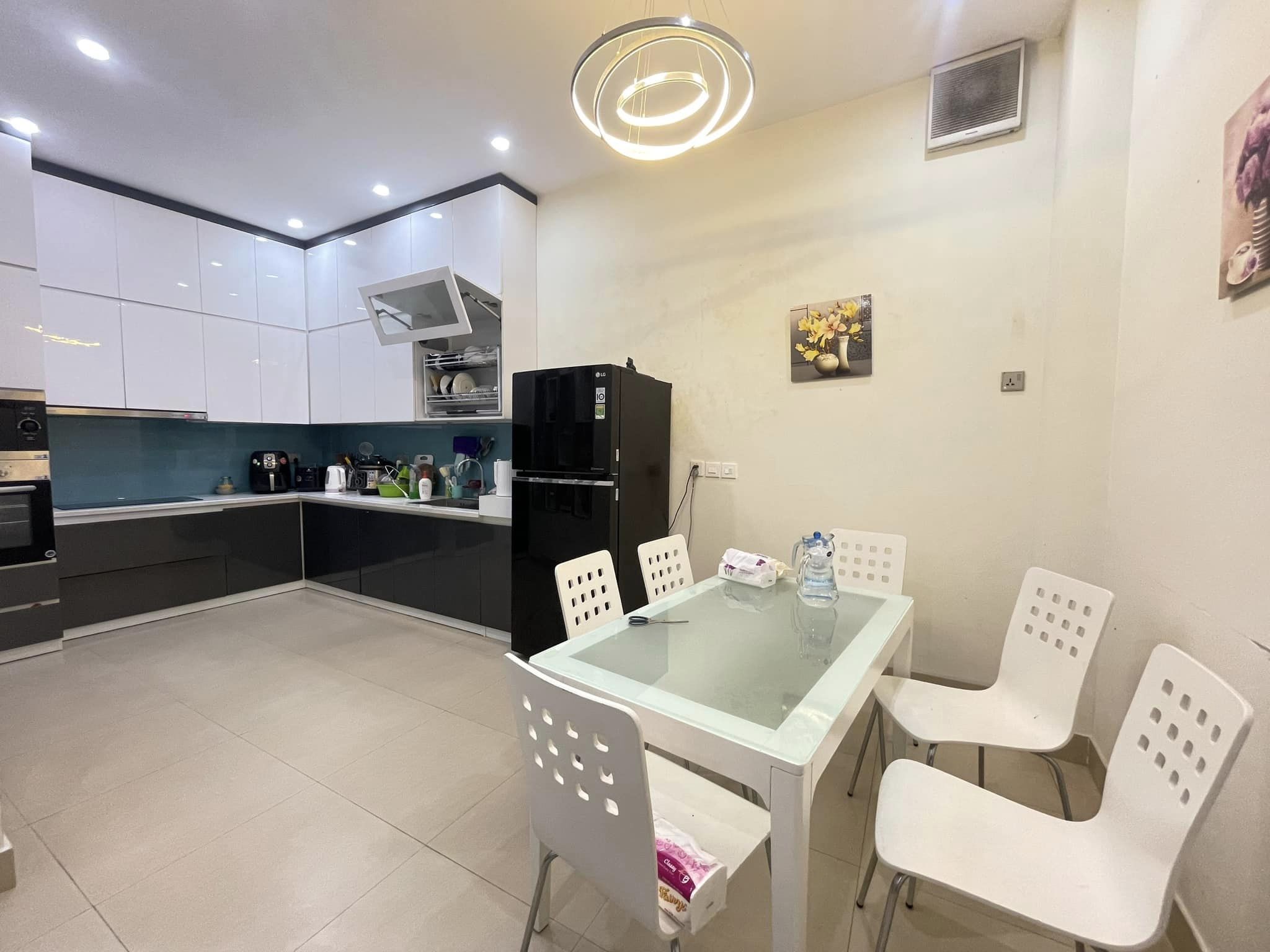 Gấp nhà phố Hoàng Cầu – kinh doanh, full nội thất tiền tỉ, 40m2, mặt tiền 4.5m chỉ 6.5 tỷ