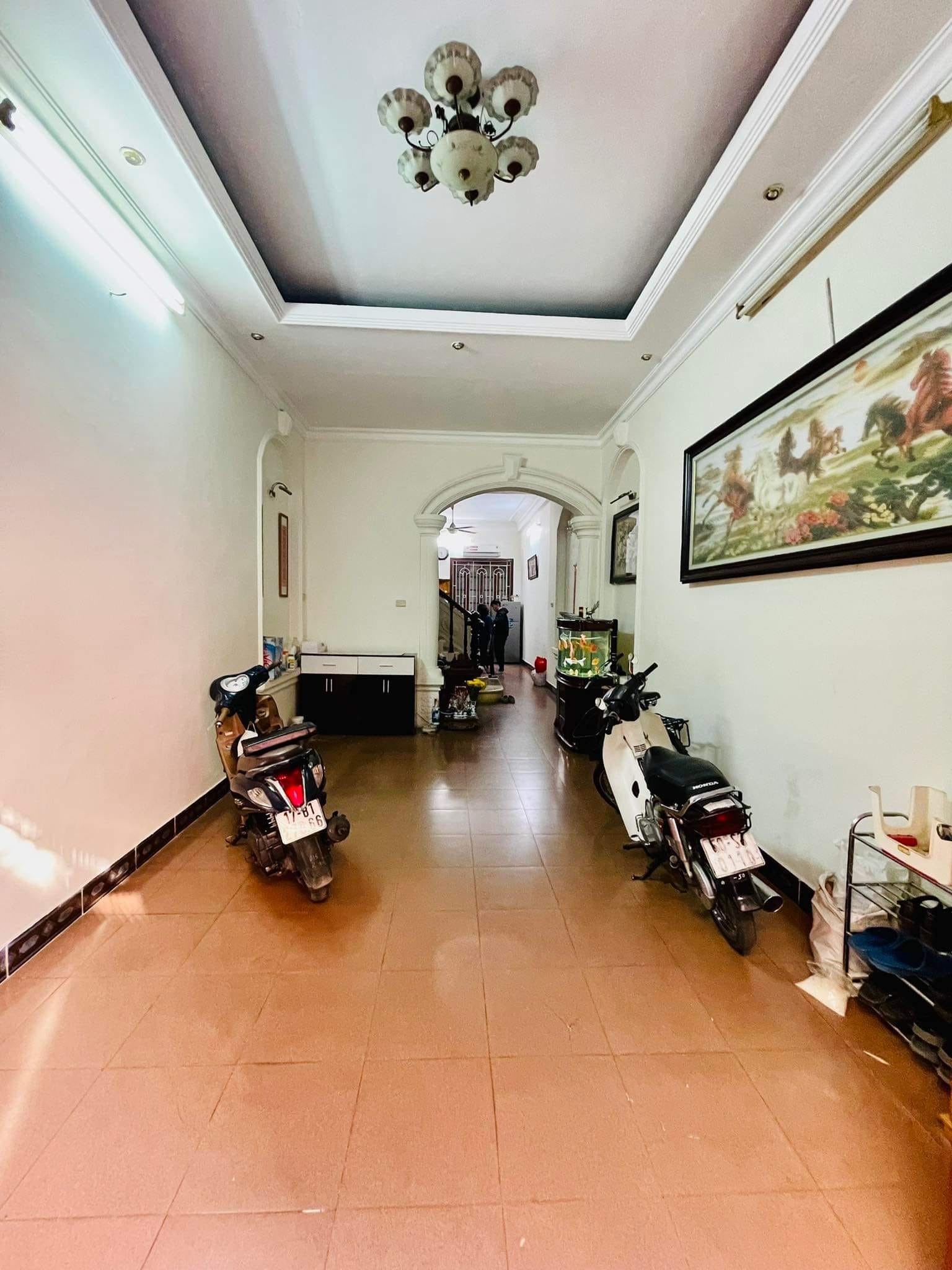 Bán nhà phố Yên Lạc, GARA Ô TÔ, DT 57m2 giá 12.6 tỷ