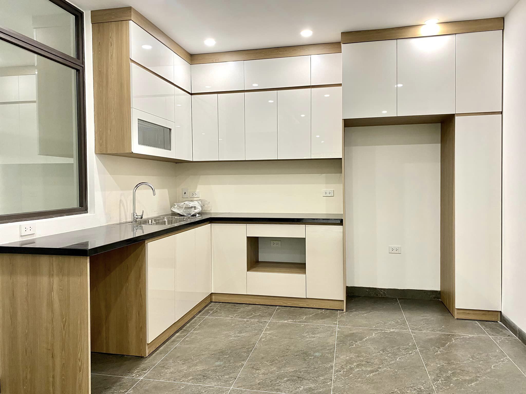 Bán nhà 106m2 phố Xuân Diệu, Tây Hồ Ô tô tránh Thang máy Kinh doanh 14.8 Tỷ