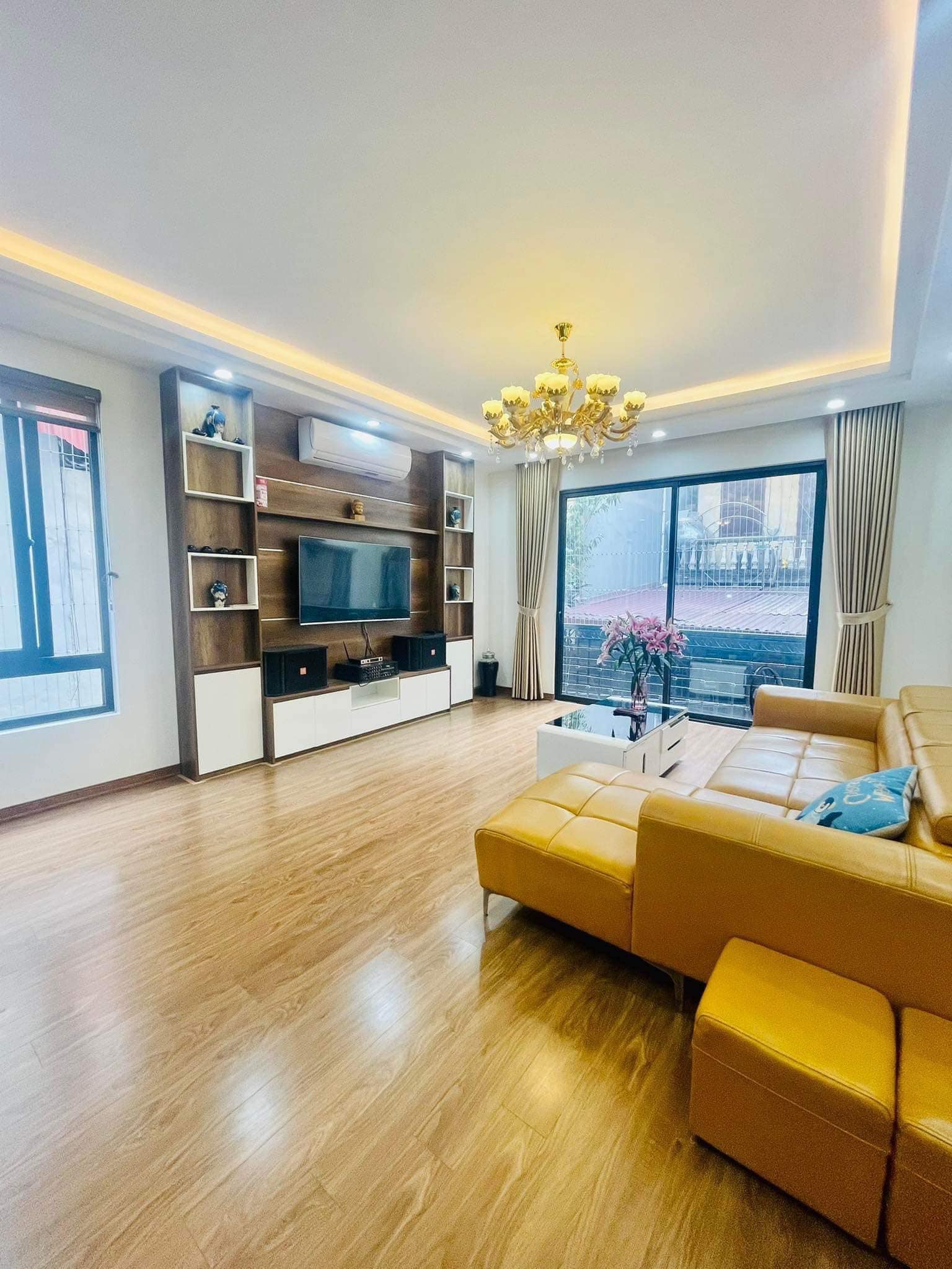 Phố Lạc Long Quân, Cầu Giấy. DT 40m x 5 tầng x Giá 4.2 tỷ