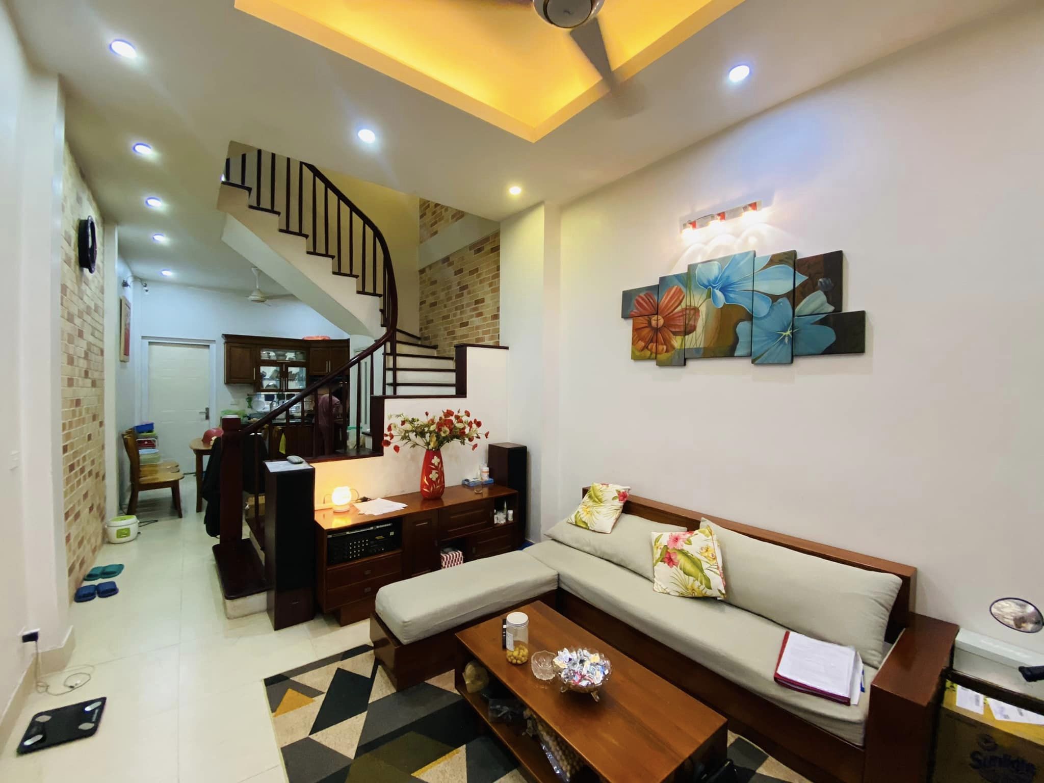 PHÂN LÔ, KINH DOANH, Ô TÔ TRÁNH-MẶT PHỐ TRẦN QUỐC HOÀN-HAI MẶT THOÁNG TRƯỚC SAU, CHỦ TỰ XÂY CỰC TÂM HUYẾT.