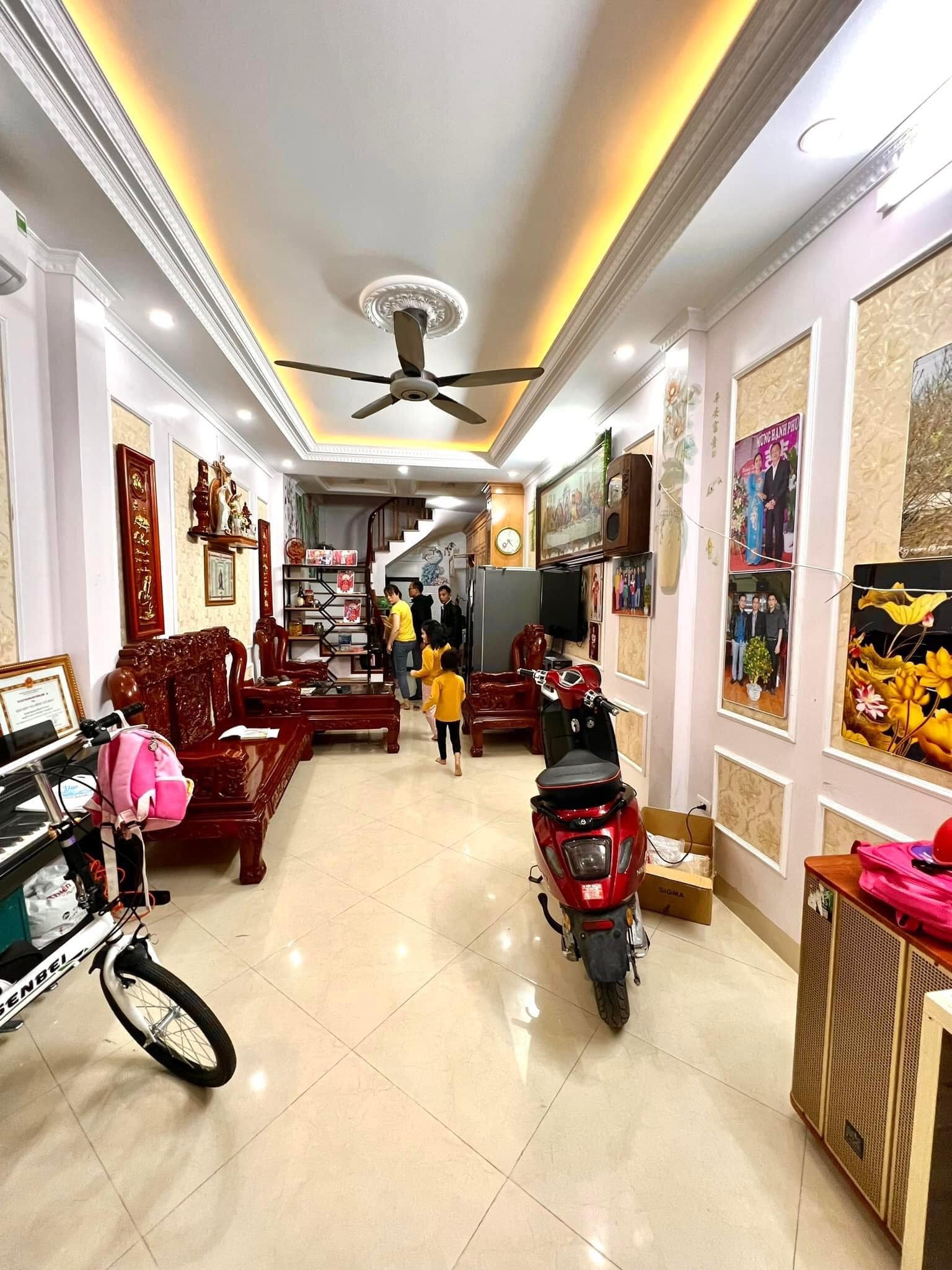 Bán nhà phố Lê Thanh Nghị - Hai Bà Trưng khu vực hiếm nhà bán , nhà dân xây mới đẹp