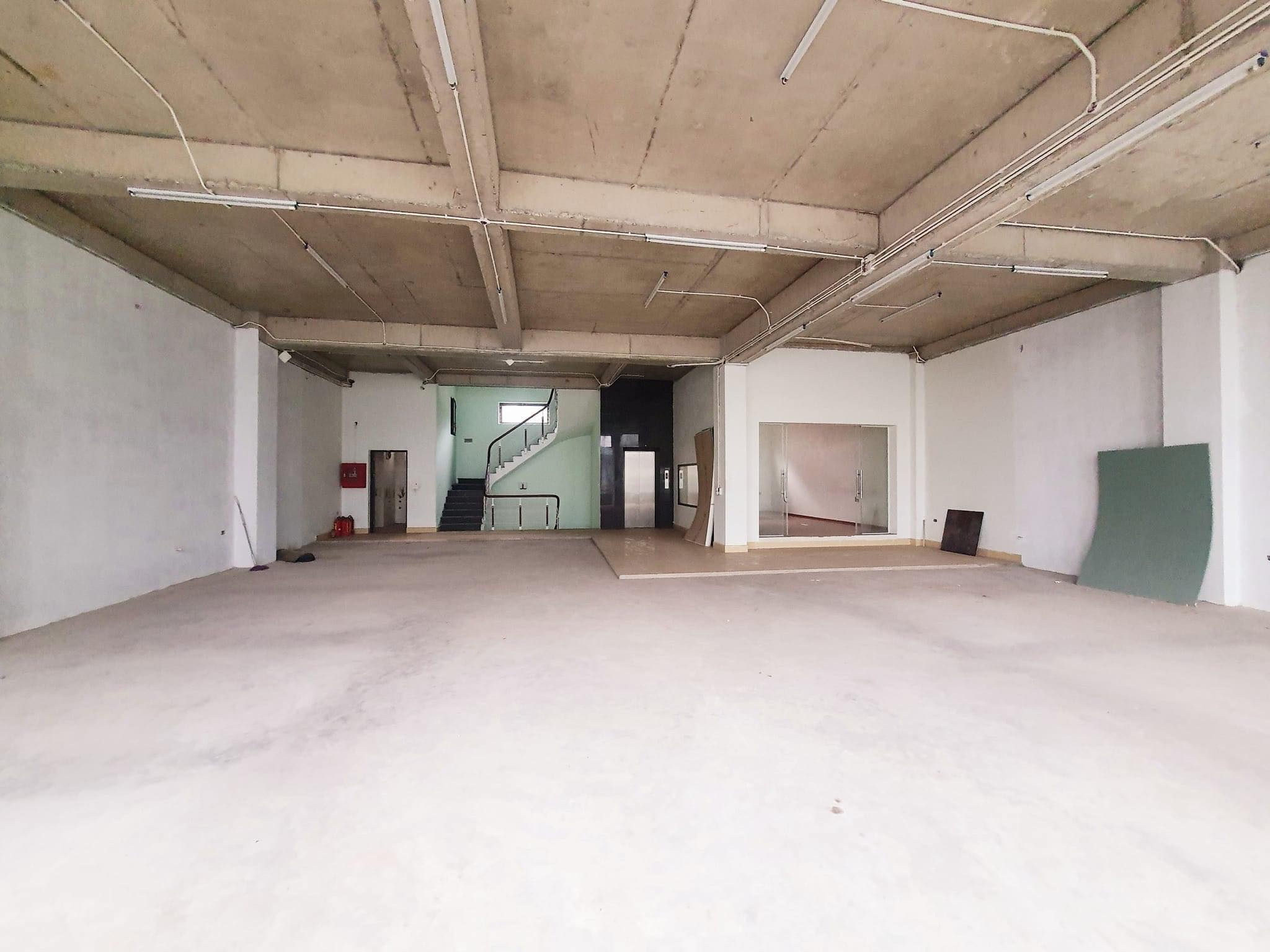 Toà nhà văn phòng Long Biên, 248m x 6tầng, móng 11 tầng, mặt tiền 13m, full thổ cư