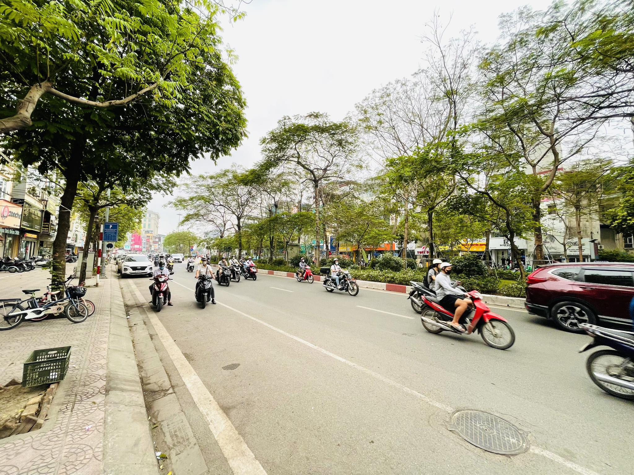 BÁN NHÀ MẶT PHỐ - LÔ GÓC 3 THOÁNG - VỈA HÈ RỘNG - KINH DOANH BẤT CHẤP - PHỐ HIẾM