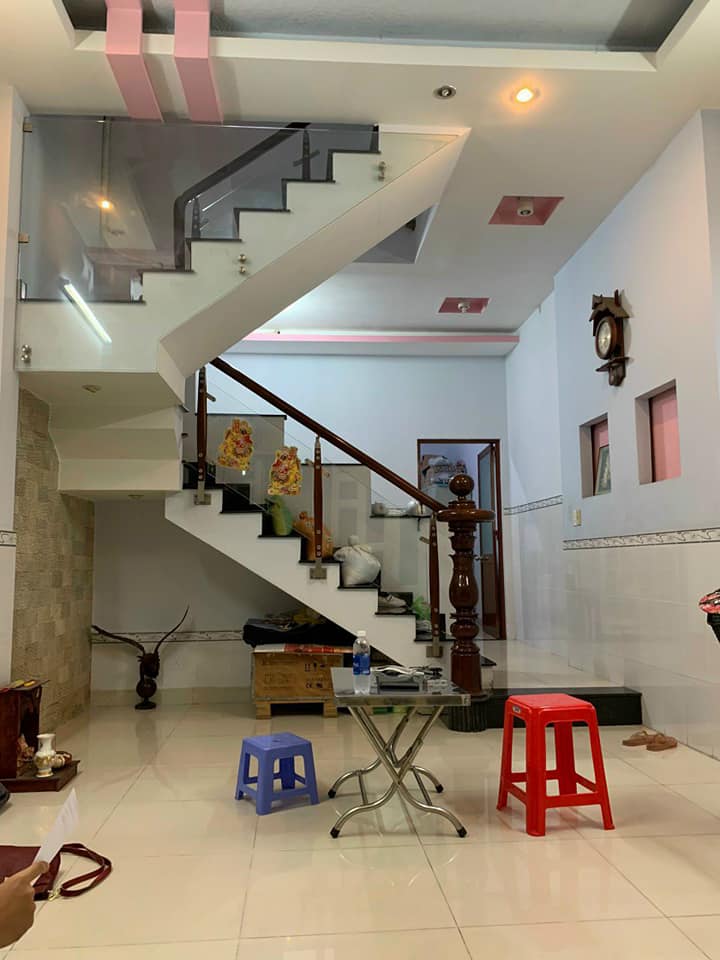 Bán Gấp nhà mặt tiền Phó Đức Chính, P1 Bình Thạnh, 65m2, 3 Tầng 4PN Giá rẻ 8.5 tỷ