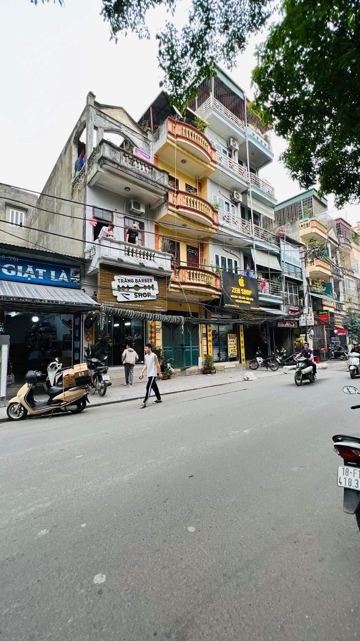 Mặt Phố Hà Đông, kinh doanh đỉnh chóp, vỉa hè Rộng, ô tô tránh, dừng đỗ ngày đêm. 2 phút ra hồ Văn Quán