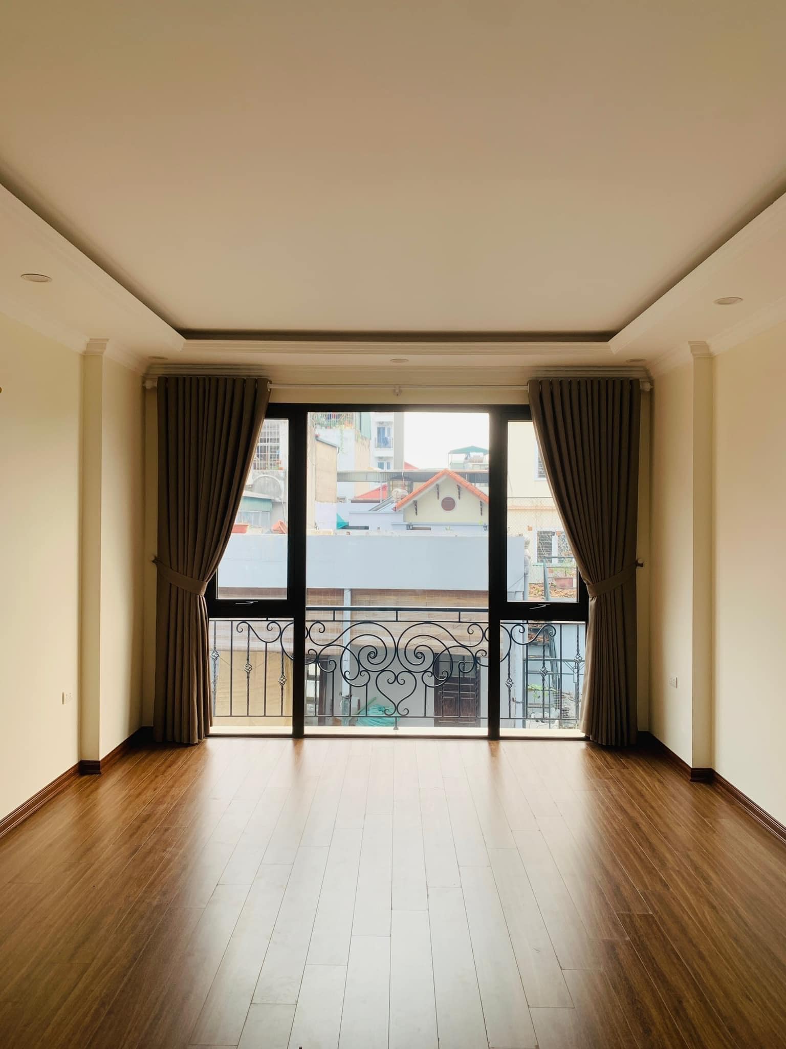 SIÊU HIẾM! NHÀ MỚI ĐẸP - THANG MÁY - THUỴ KHUÊ - TÂY HỒ - NHỈNH 12 TỶ.