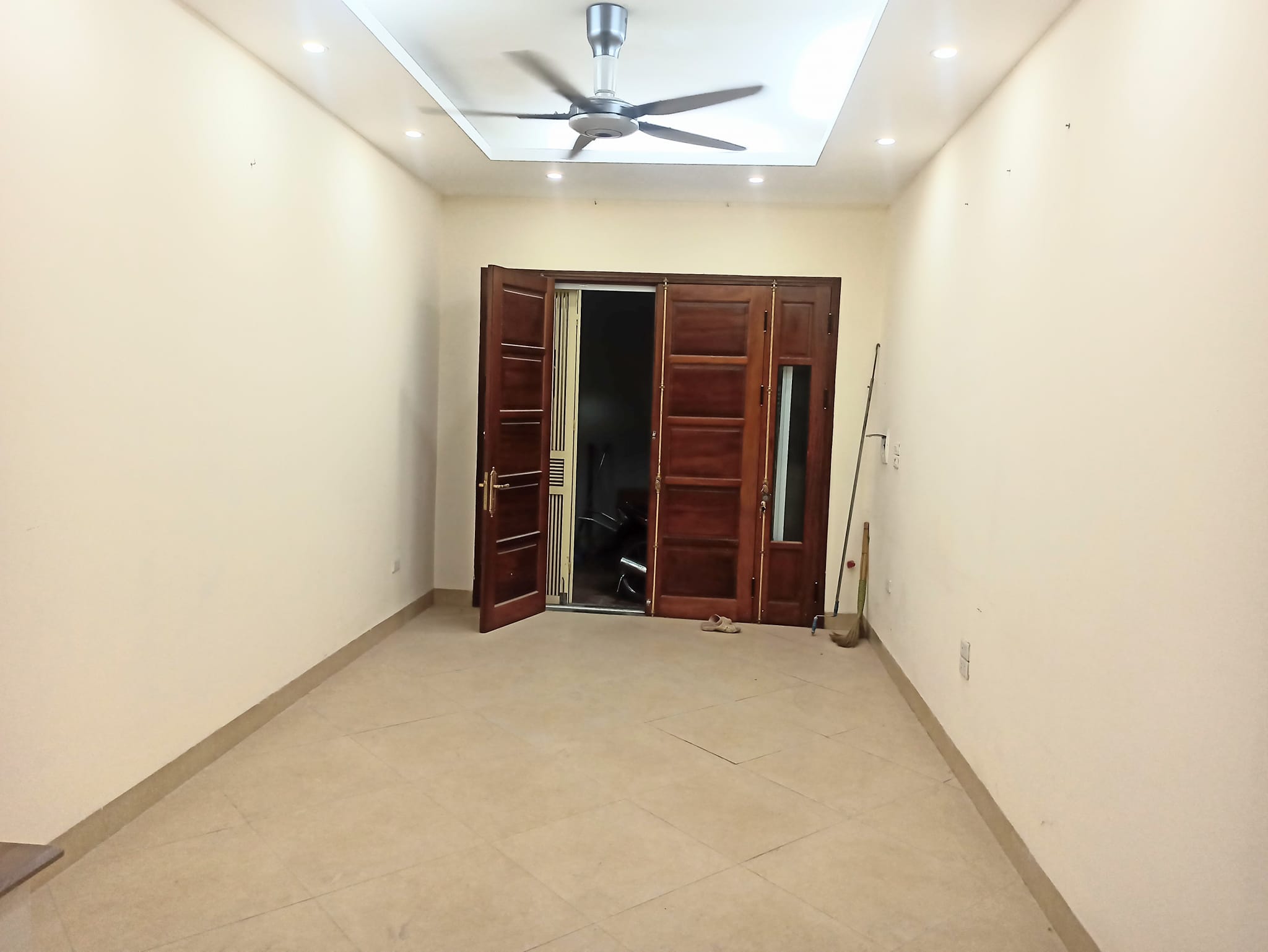 Bán nhà oto đổ cổng - Ngọc Thụy- Long Biên ,32 m2 - 3 tỷ