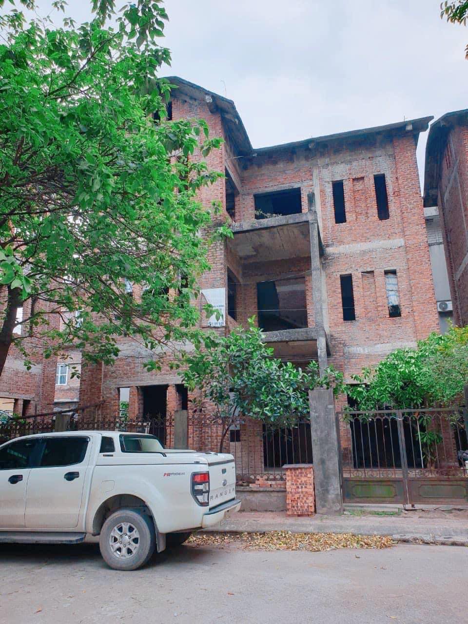 Biệt thự xây thô Sài Đồng-Long Biên, 203m x 3tầng, phân lô, vỉa hè, hàng xóm Vinhomes Riverside, ngập tràn tiện ích.