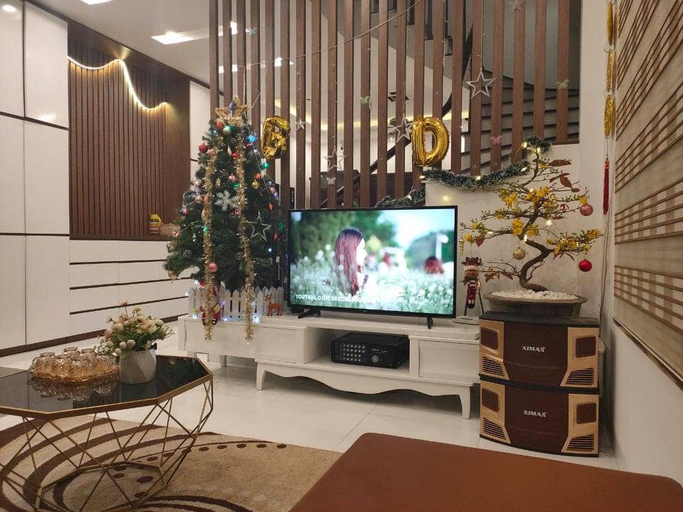 Cần bán gấp nhà Võng Thị, Tây Hồ 38m2, 5 tầng, mt 4.6m, chỉ 4.7 tỷ. Ô tô gần.