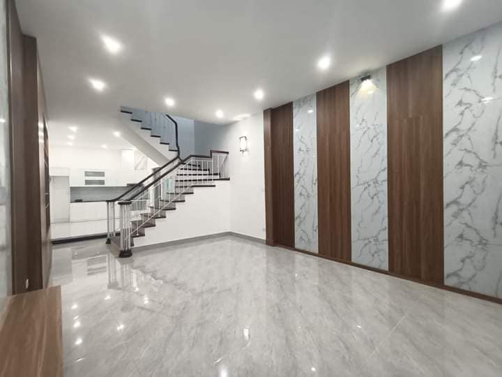 Bán nhà riêng Quận Cầu Giấy 70m2, 5 tầng đẹp mới hiện đại ở ngay chỉ 7.2 tỷ cạnh phố