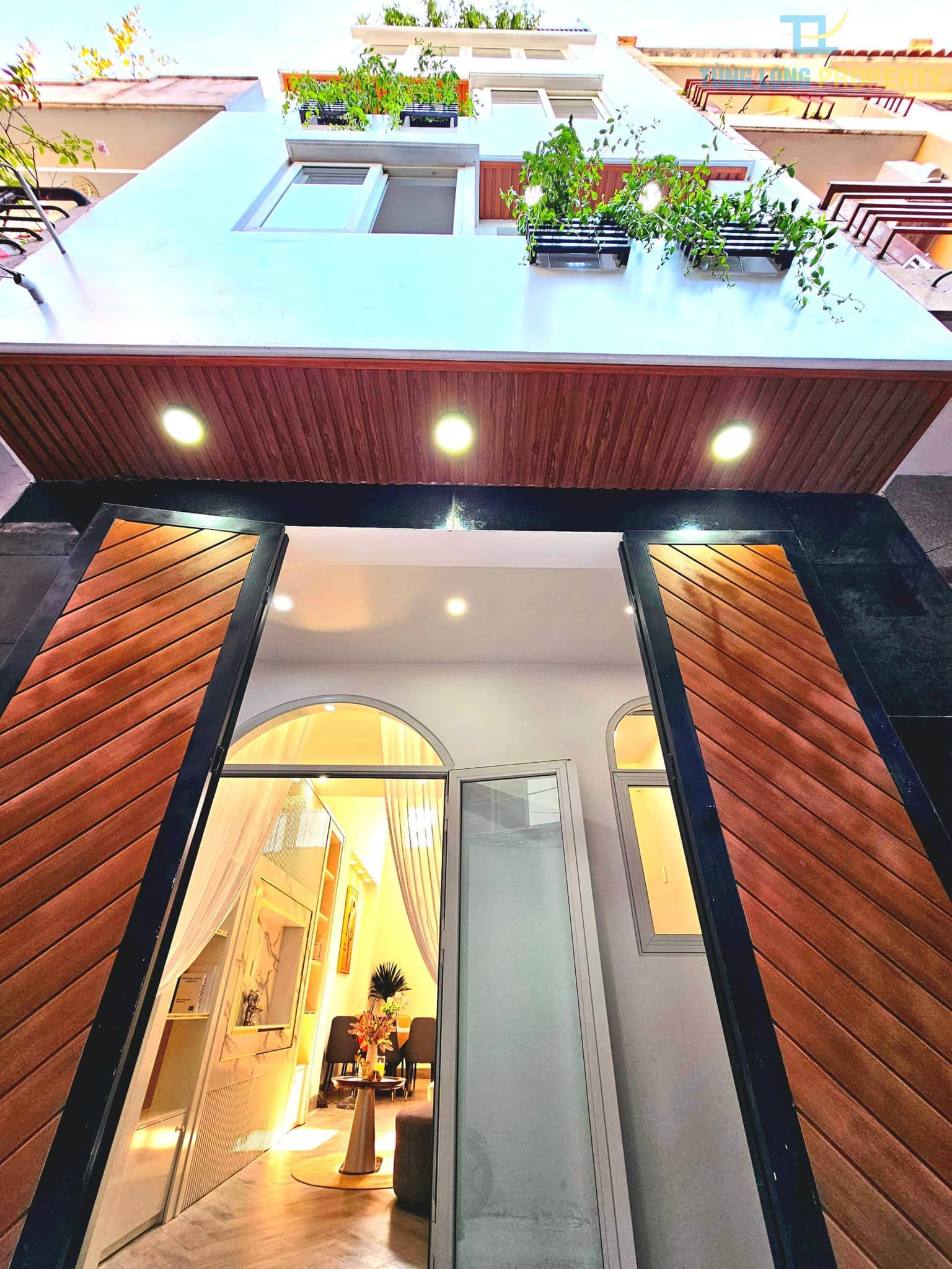 Siêu phẩm 5 tầng kiệt Hùng Vương thiết kế thông tầng thoáng mát “ tặng Full nội thất cao cấp“ GIÁ CHỈ 4 TỶ 1