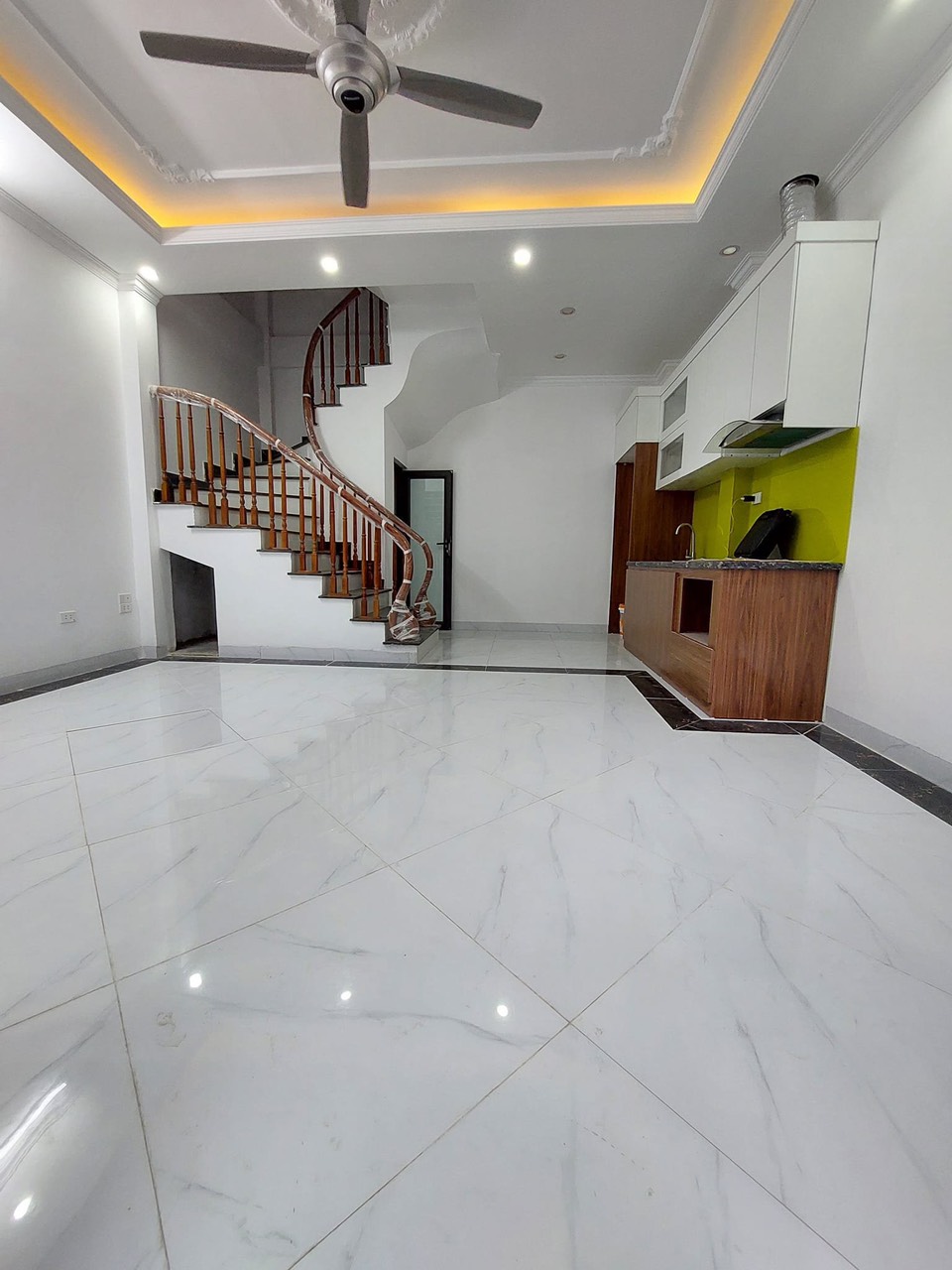 BÁN NHÀ MỄ TRÌ HẠ NAM TỪ LIÊM 36m2, 5 tầng mói HIỆN ĐẠI CẠNH PHỐ chỉ 3.55 tỷ