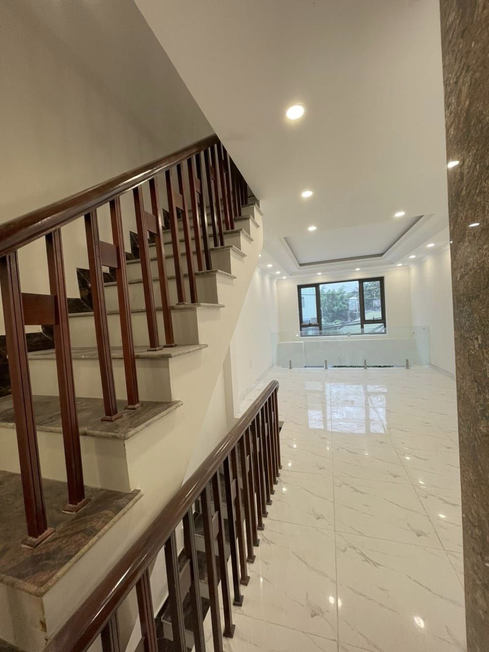 Bán nhà 44m2 phố Tứ Liên, Tây Hồ Phân lô Gara Ô tô tránh 7.6 Tỷ