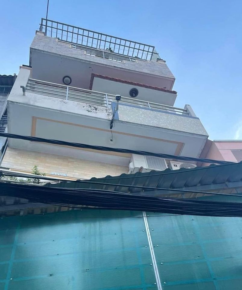 Bán Nhà Ngang Hơn 4m - Cách MT Huỳnh Tấn Phát Vài Mét - kề Phú Mỹ Hưng - Quận 7