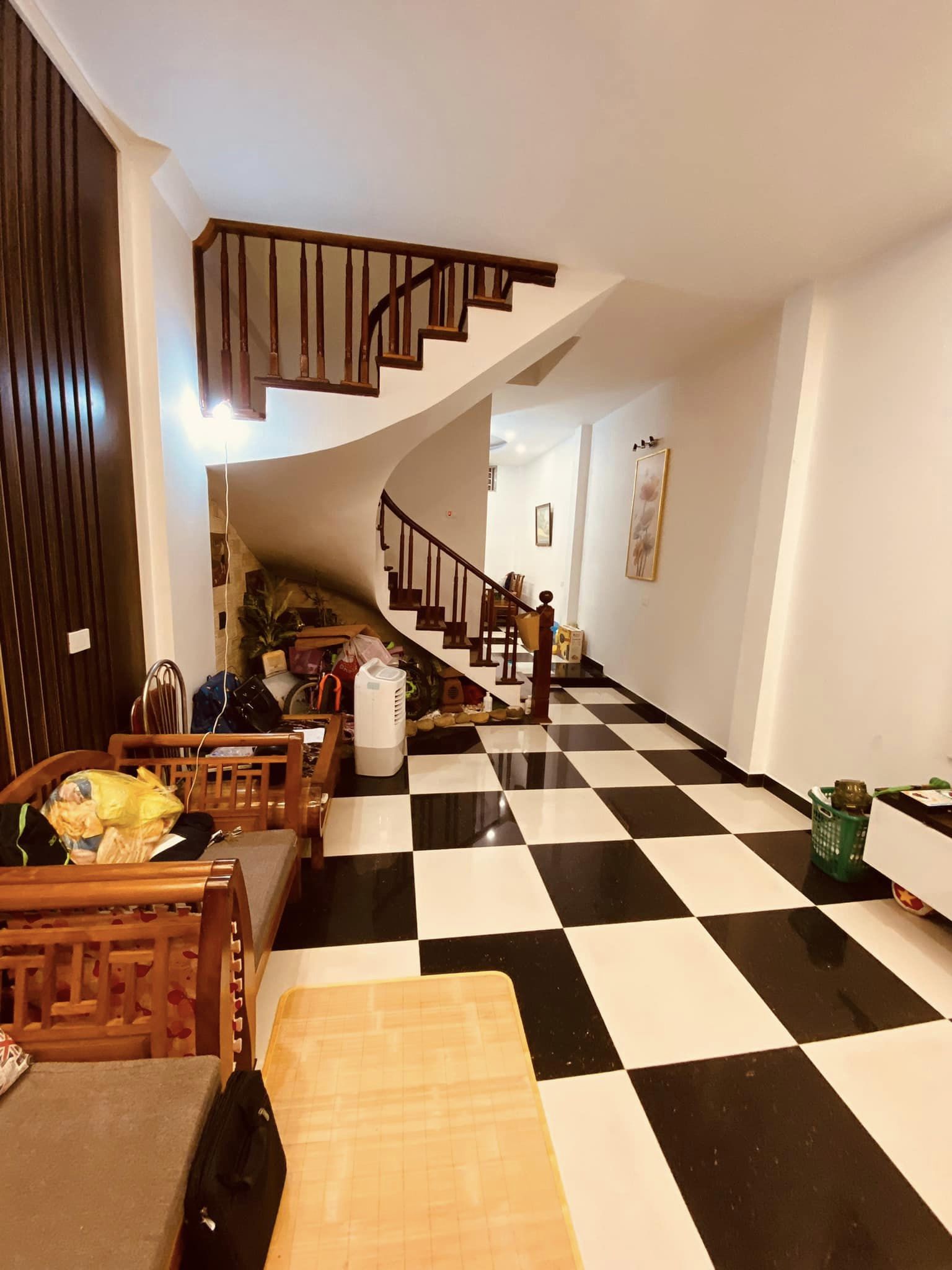 BÁN NHÀ CHÍNH KINH THANH XUÂN NGÕ THÔNG CỰ LỘC, LÔ GÓC, NỞ HẬU, CHỈ 100TR/M2 CÓ NHÀ 4 TẦNG.