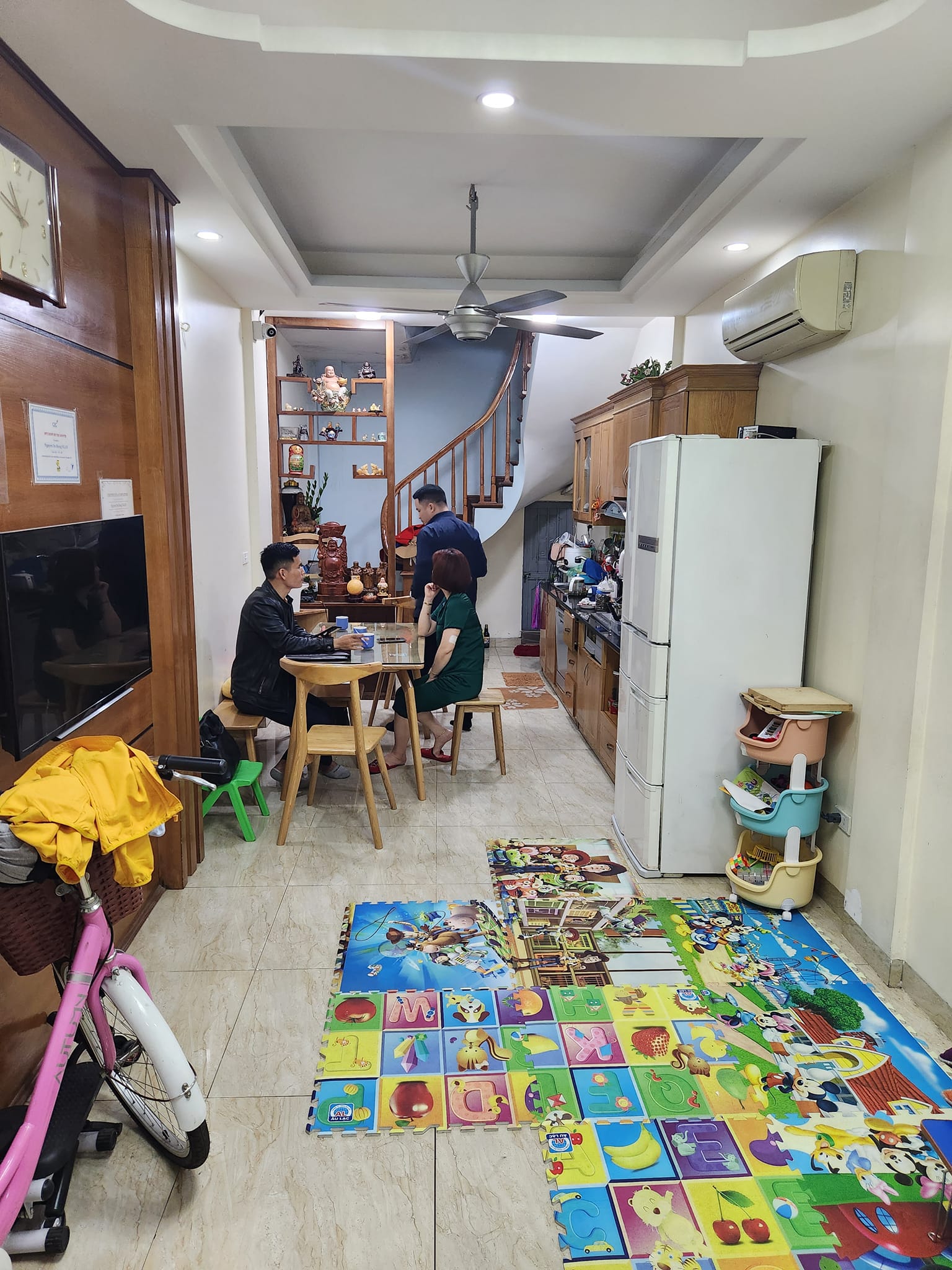 SIÊU PHẨM CẦU GIẤY 33M 5T 5,2 TỶ 4PN , ÔTÔ CÁCH 30M, GẦN PHỐ HOÀNG QUỐC VIỆT, TIỆN ÍCH MIỄN BÀN, HÀNG XÓM THÂN THIỆN, SÁT CHỢ