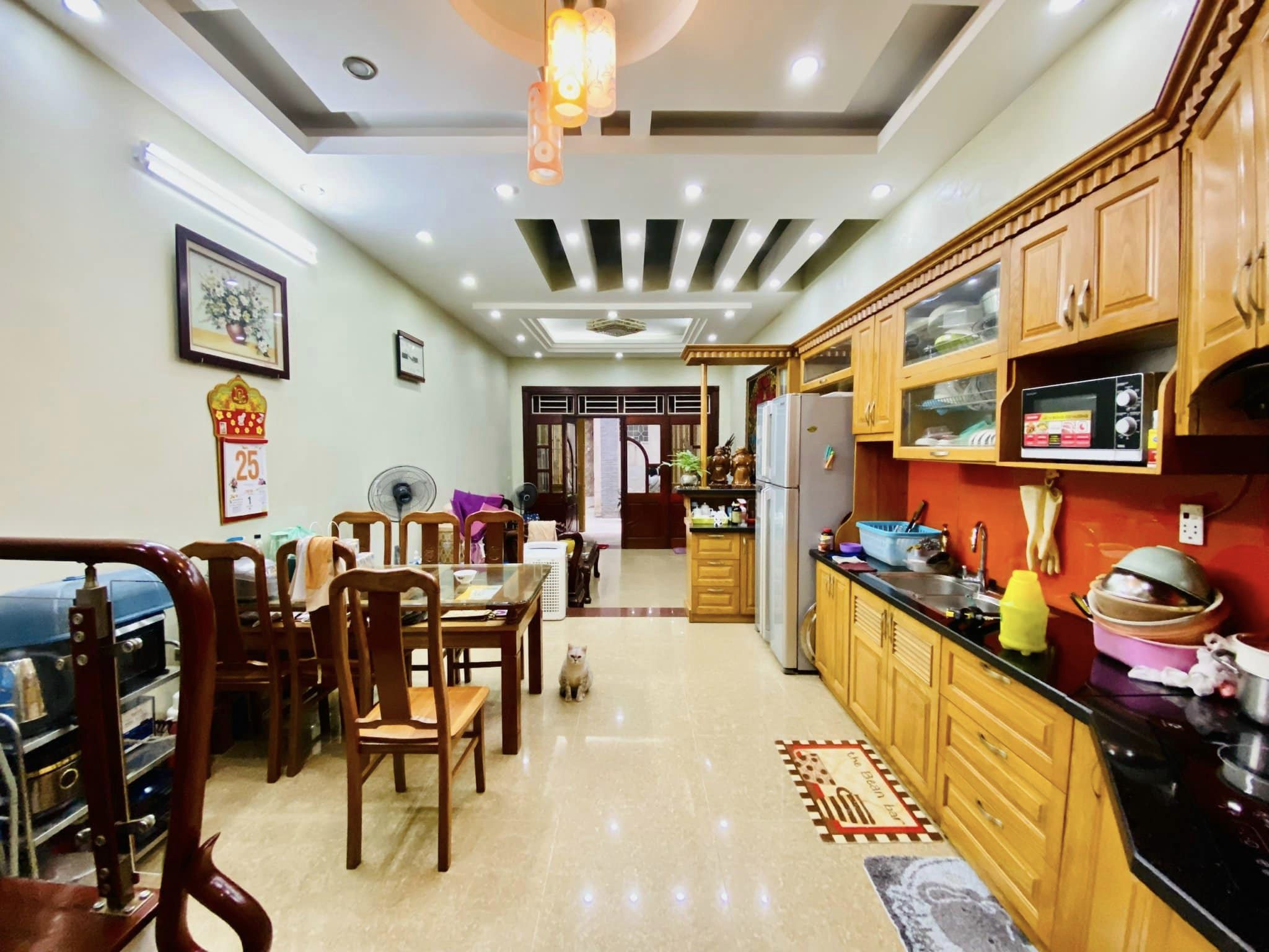 Bán nhà Lê Trọng Tấn siêu đẹp, 2 thoáng, oto đỗ cửa. Dt 56m2 x 4t mt 4.3m giá 12.4 tỷ