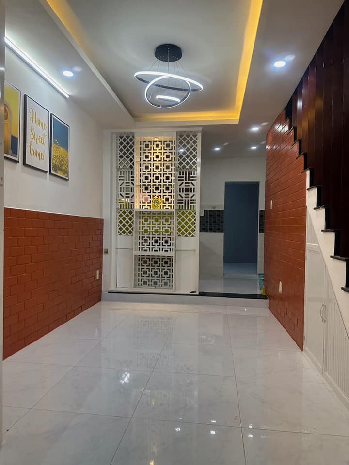 BÁN NHÀ Q5 -NHỈNH 3 TỶ - Nhà 1 trệt lầu kết cấu BTCT chắc chắn gồm 4PN, 3WC, 1TUM