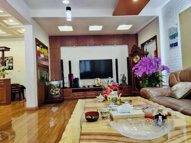 Bán nhà phố Xã Đàn 2, ô tô, DTXD 50m2 x 5 tầng, MT5m. Giá 11.2 tỷ.