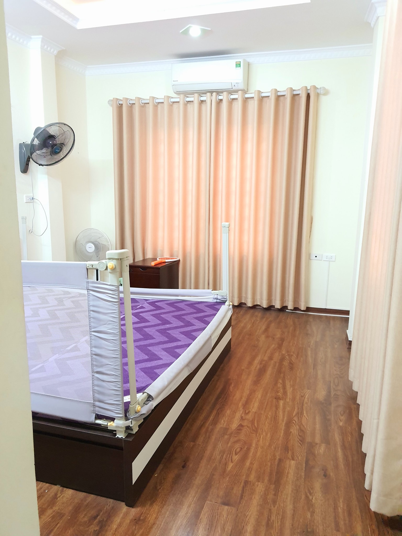 Cần bán gấp nhà Cầu Giấy, 76m2, 3 tầng, mt 4.6m, chỉ 4.5 tỷ. Giá đầu tư.