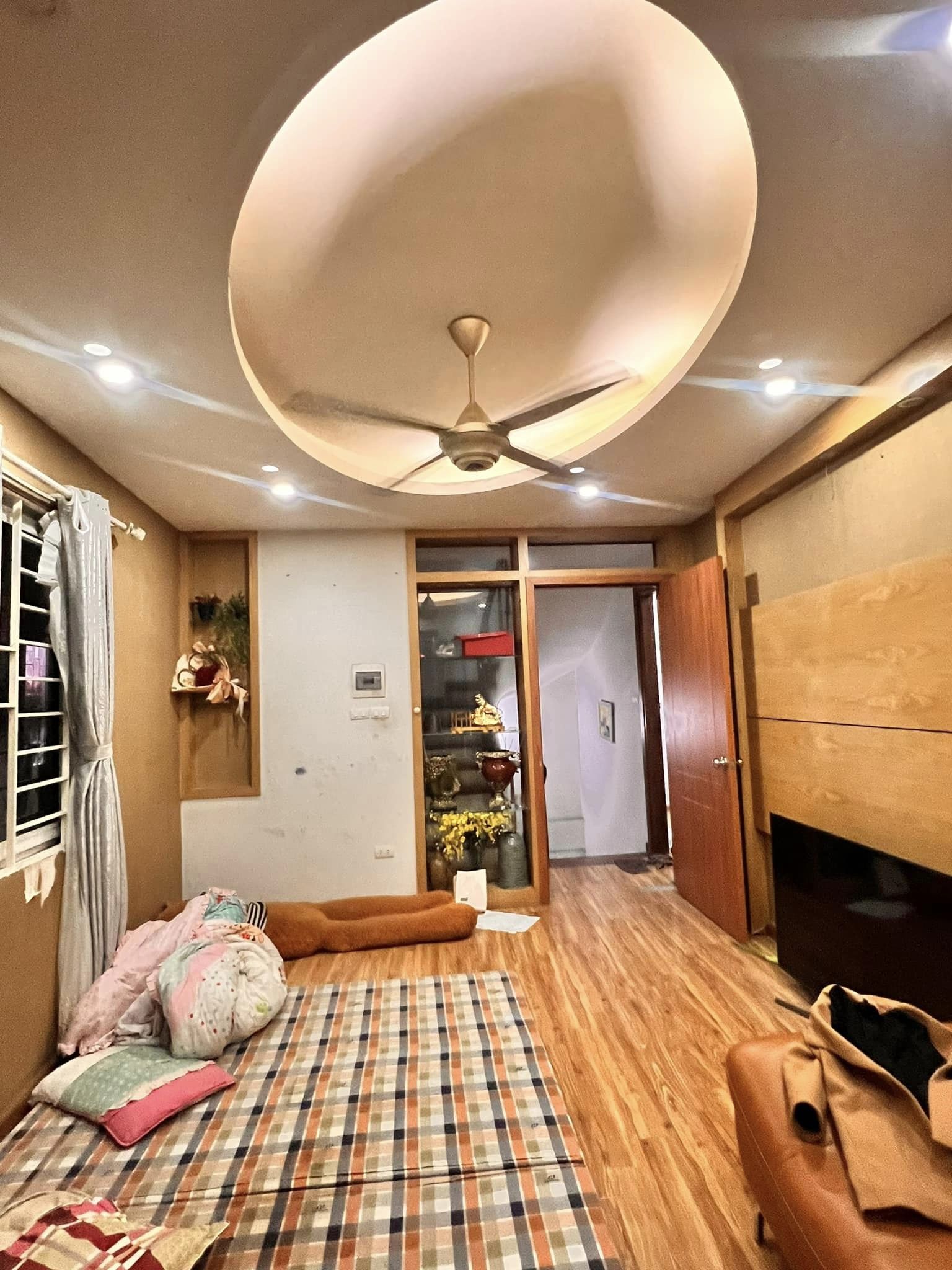 Bán nhà trung tâm Đống Đa kinh doanh sát bãi ô tô 42m*5tầng giá 5tỷ2