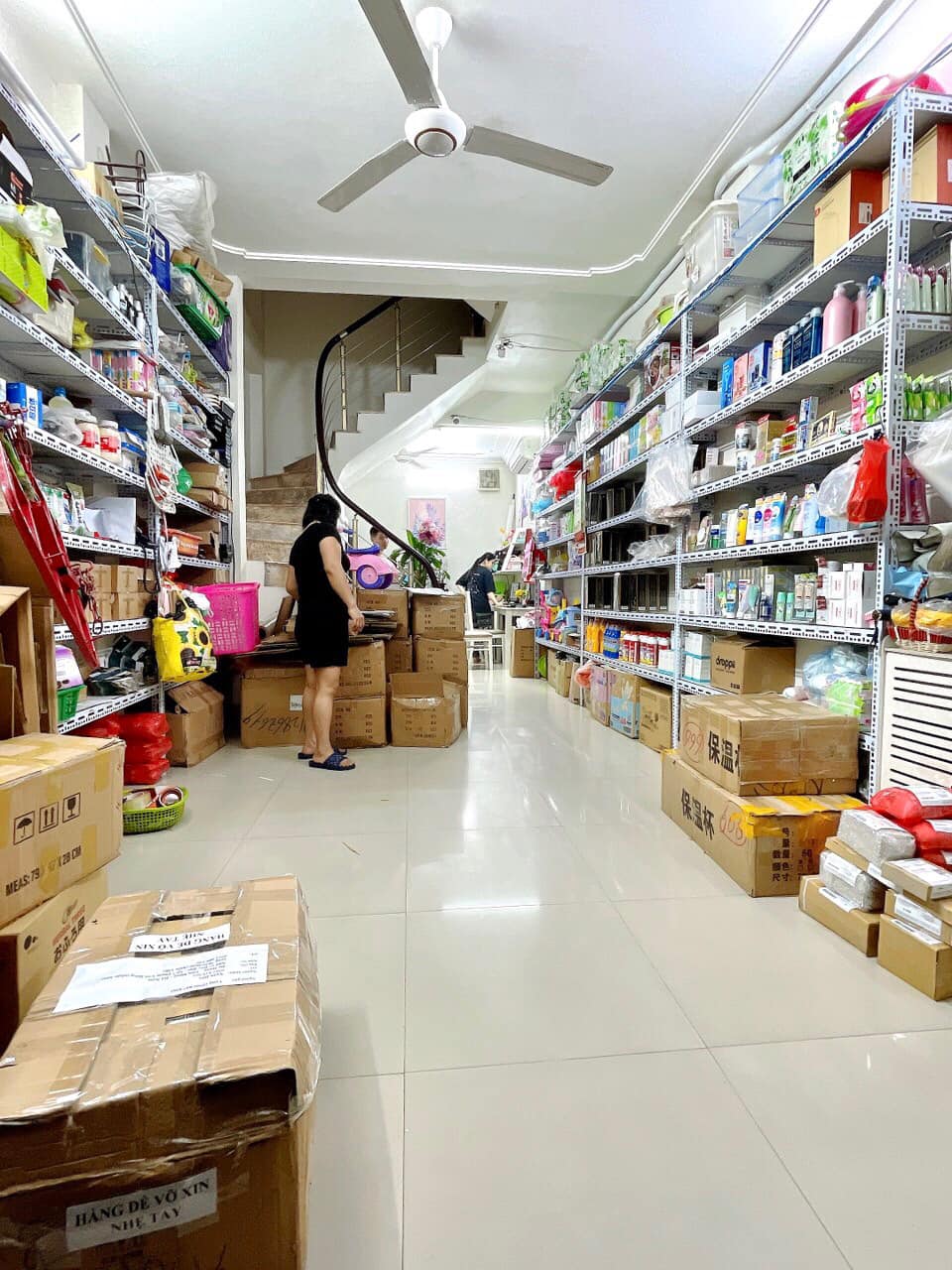 NHÀ ĐẸP 4 TẦNG CẦU GIẤY, MẶT NGÕ THÔNG, GẦN PHỐ, KINH DOANH CHỈ HƠN 5 TỶ.