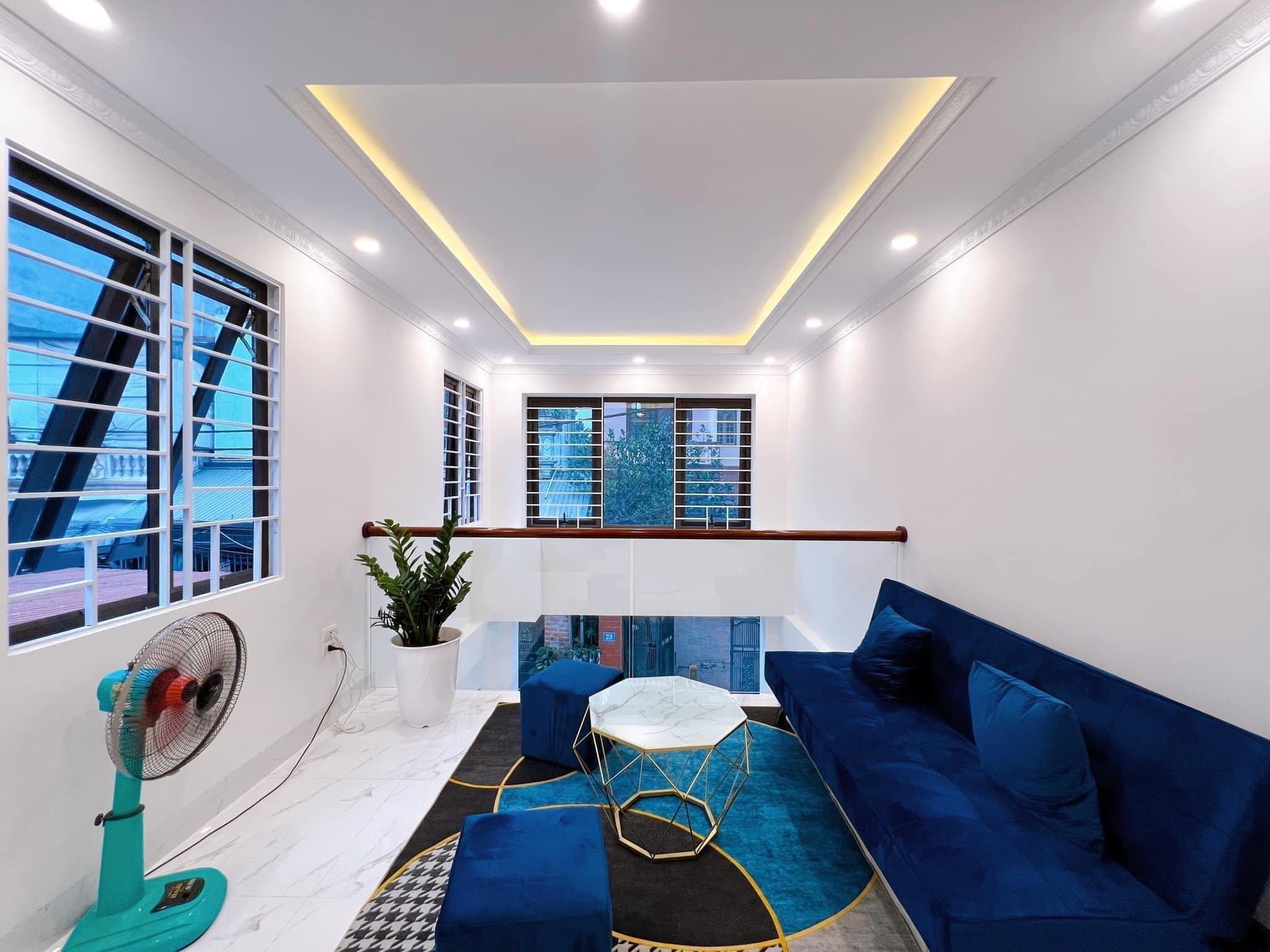 BÁN NHÀ MỚI KÍNH KOONG.NGUYỄN VĂN LINH,THẠCH BÀN,5 TẦNG,NHỈNH 4 TỶ,OTO TRÁNH.