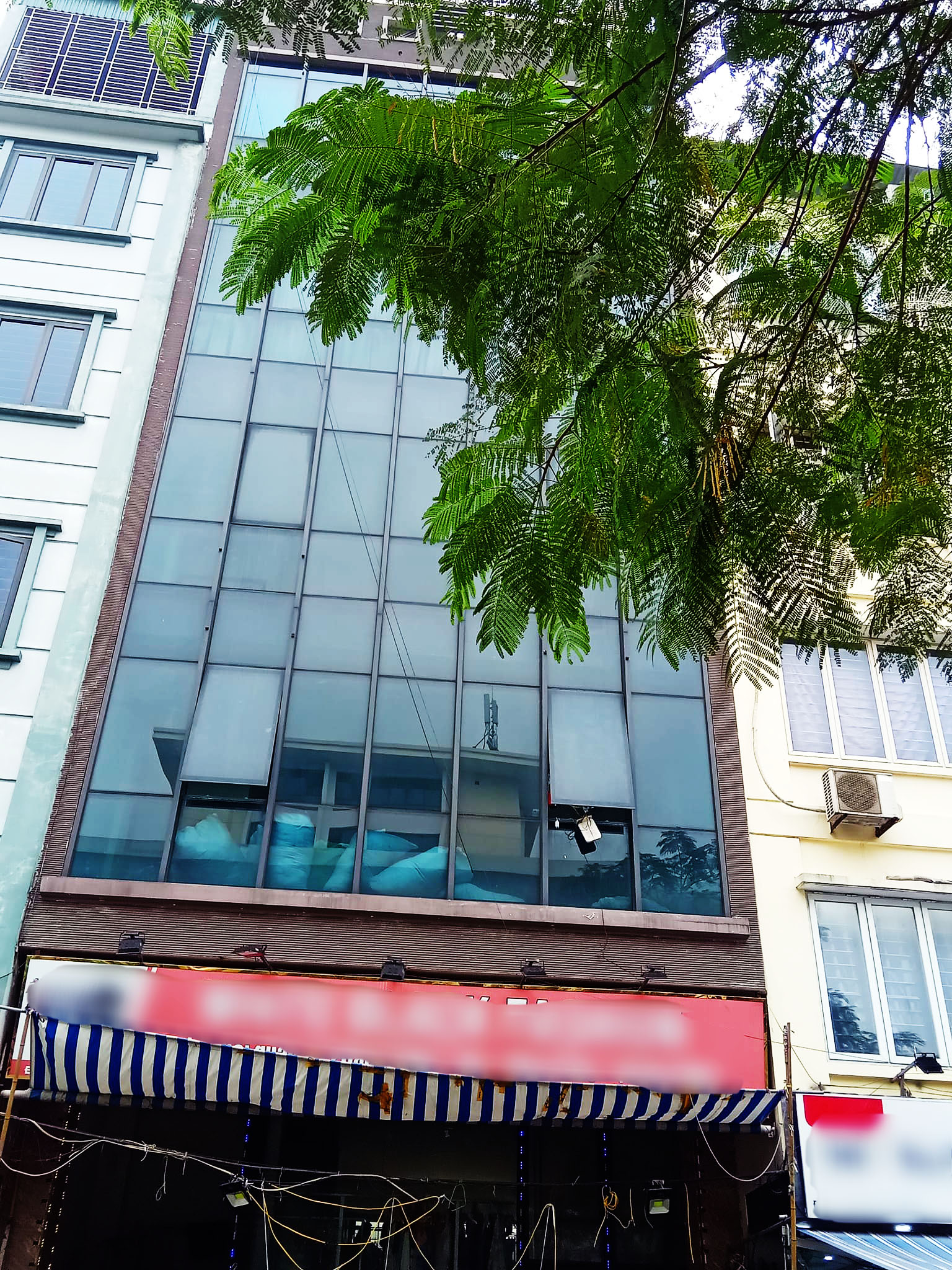 Bán Nhà Hiếm Kinh Doanh lớn Mặt phố Phan Văn Trường giá 32 tỷ, 75m2