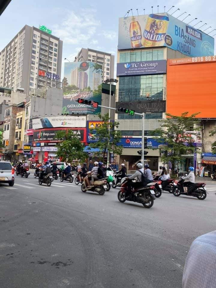 Bán Nhà MP Minh Khai Vỉa hè rộng oto Kinh doanh rộng 30m2, 5tầng, MT4m, Giá nhỉnh 11 tỷ.