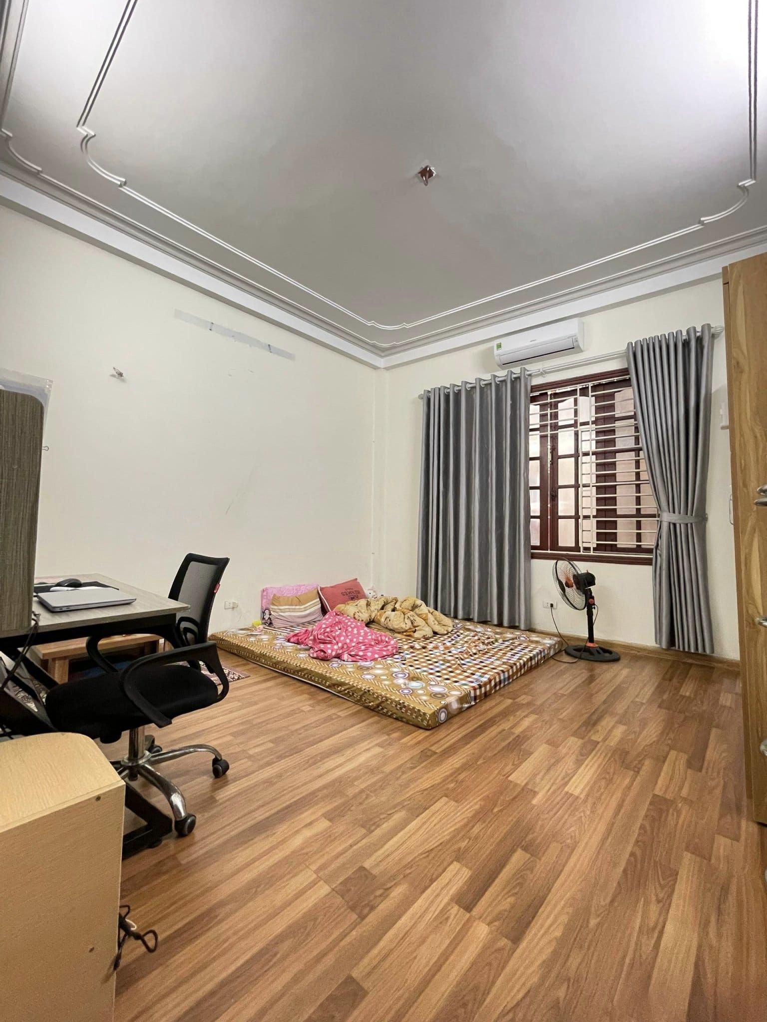 Bán nhà riêng Khương Đình, Thanh Xuân. Cách phố 80m, mặt ngõ thẳng tắp. DT 40m2, MT4m. Giá 5,1tỷ.