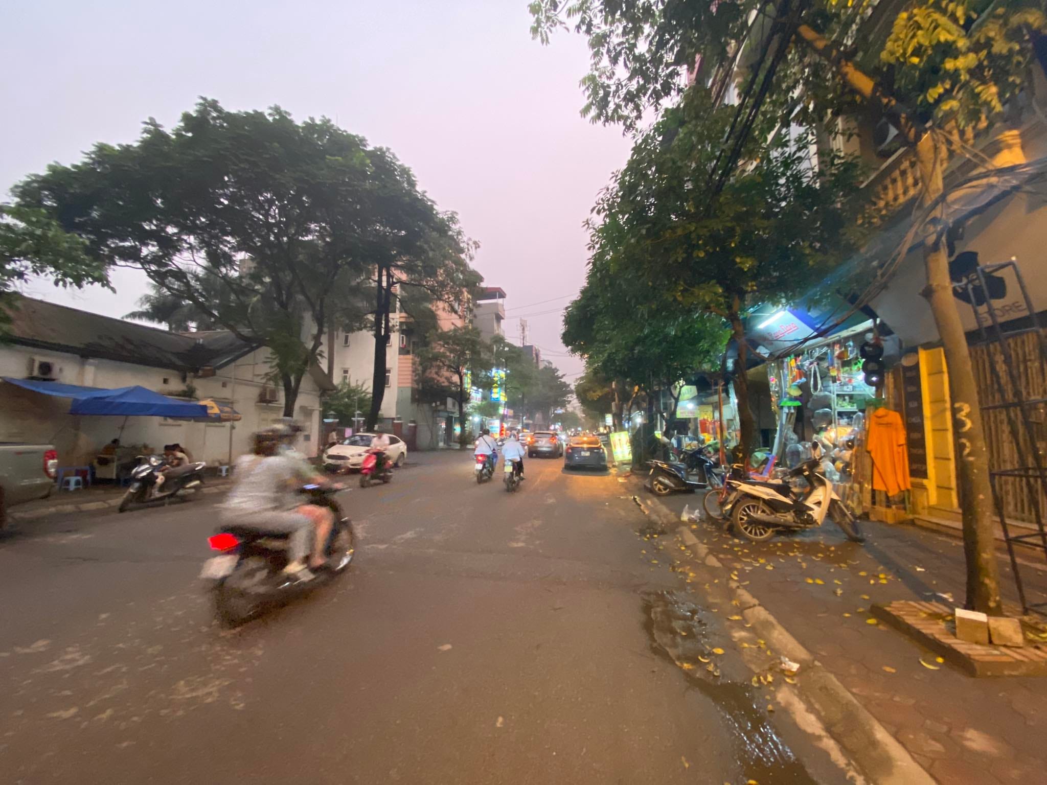 BÁN NHÀ MẶT PHỐ CHIẾN THẮNG – HÀ ĐÔNG KINH DOANH TẤP NẬP NGÀY ĐÊM